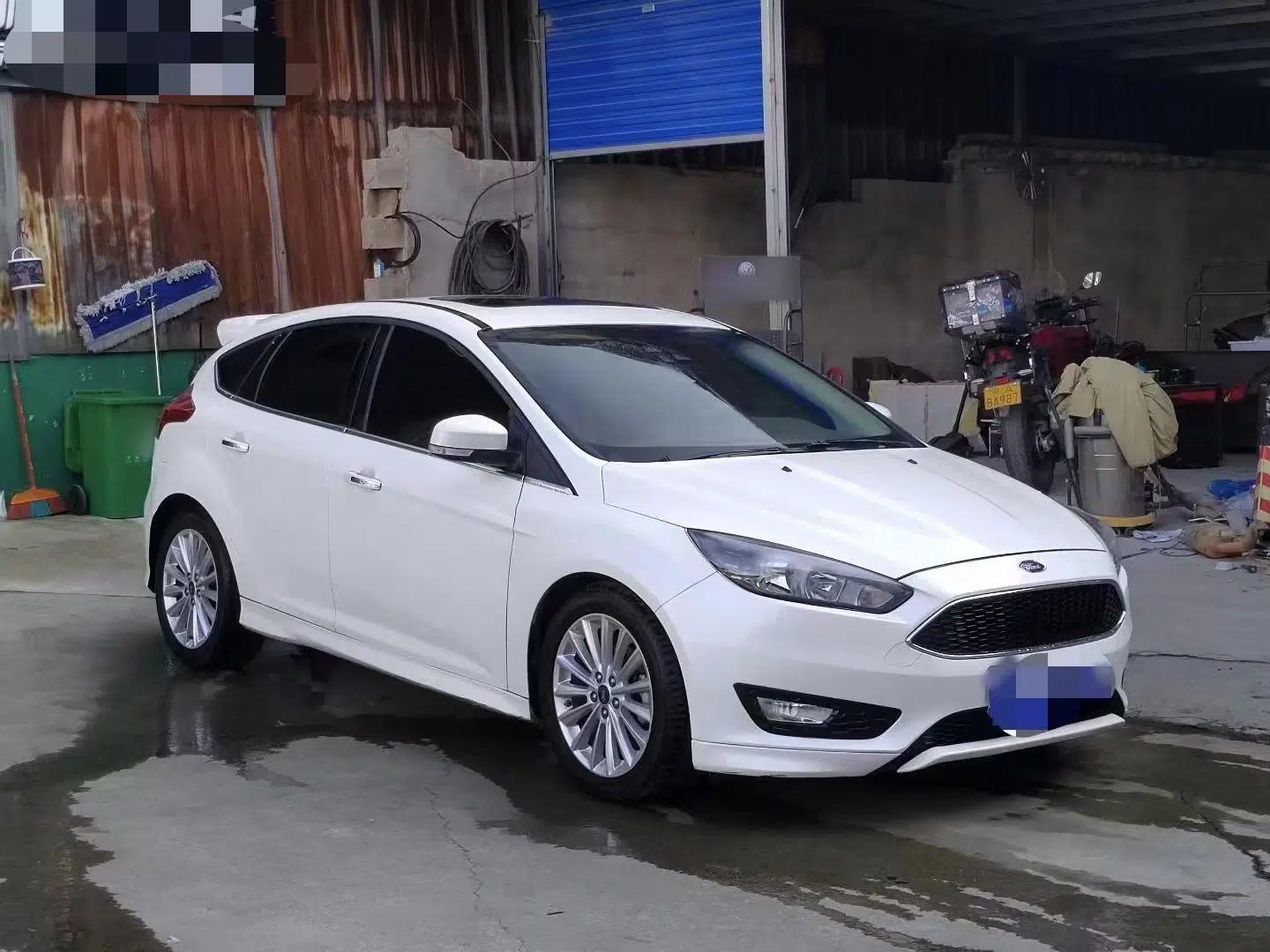 Ford Focus 2015 Hatchback EcoBoost 180 Automatic Sport Model — миниатюра 17