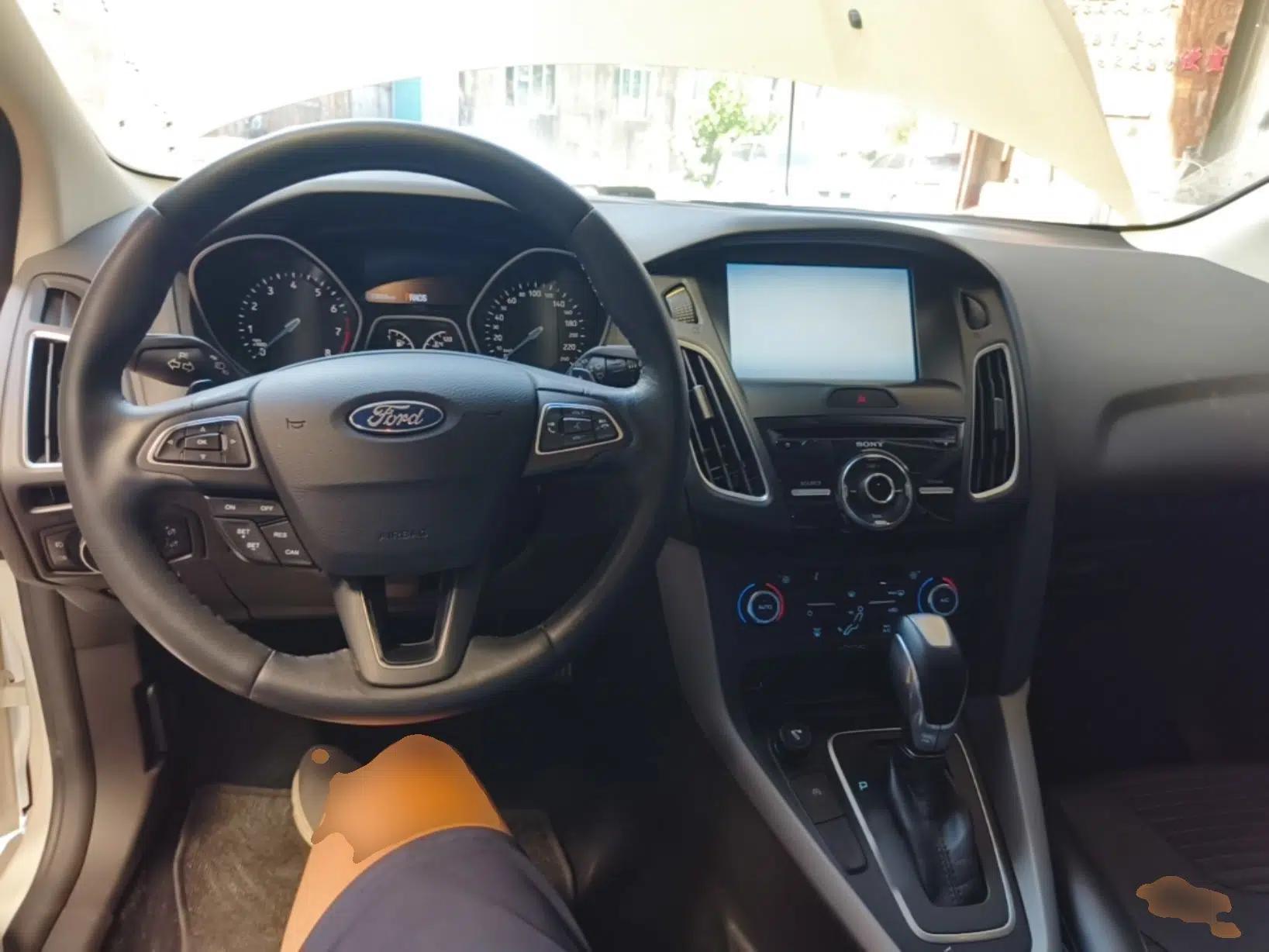Ford Focus 2015 Hatchback EcoBoost 180 Automatic Sport Model — миниатюра 18