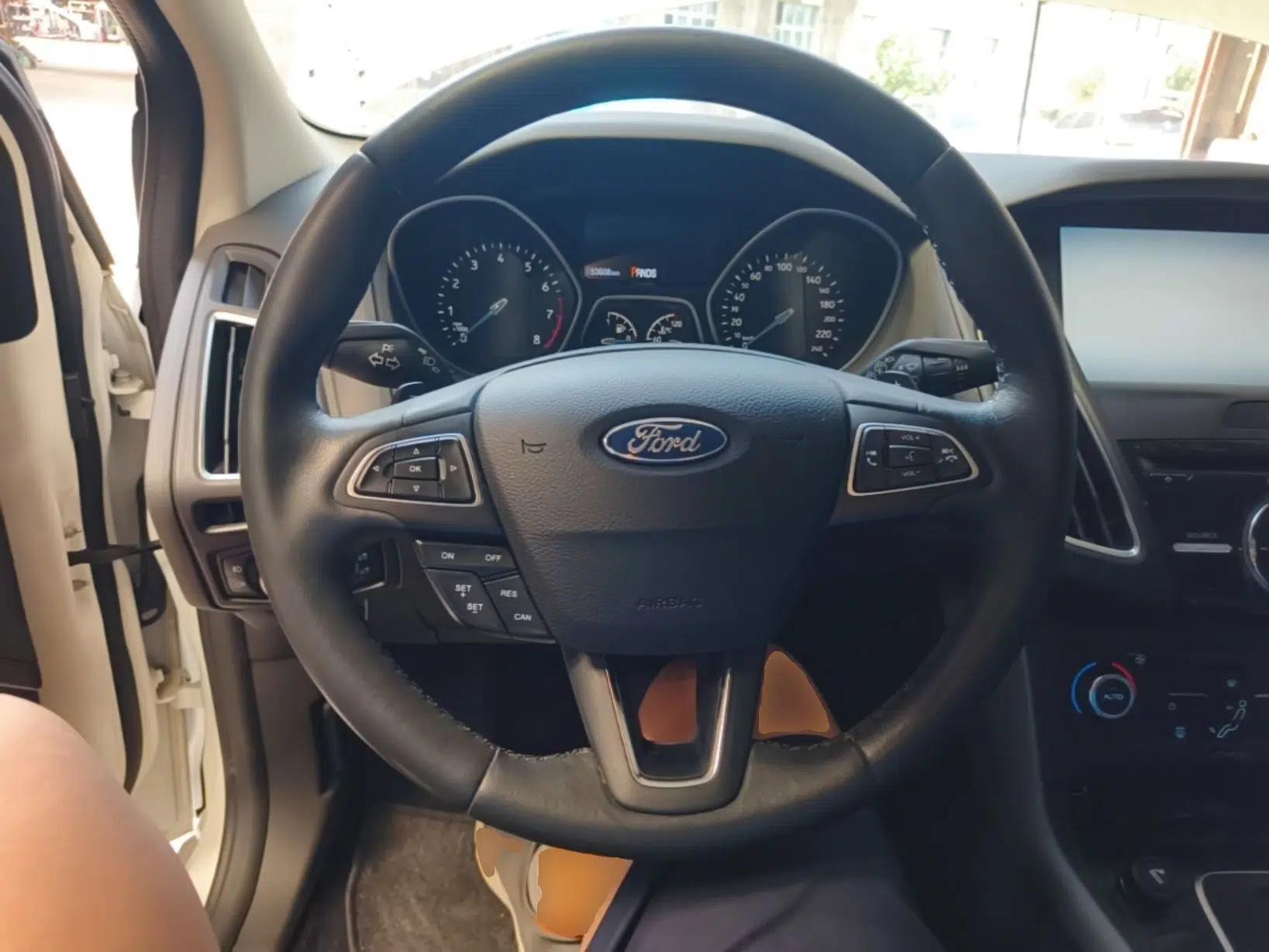 Ford Focus 2015 Hatchback EcoBoost 180 Automatic Sport Model — миниатюра 19