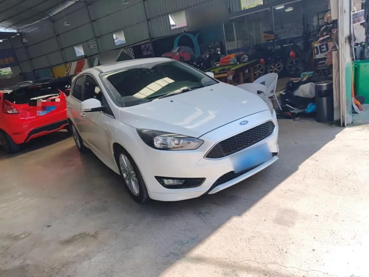 Ford Focus 2015 Hatchback EcoBoost 180 Automatic Sport Model — миниатюра 3