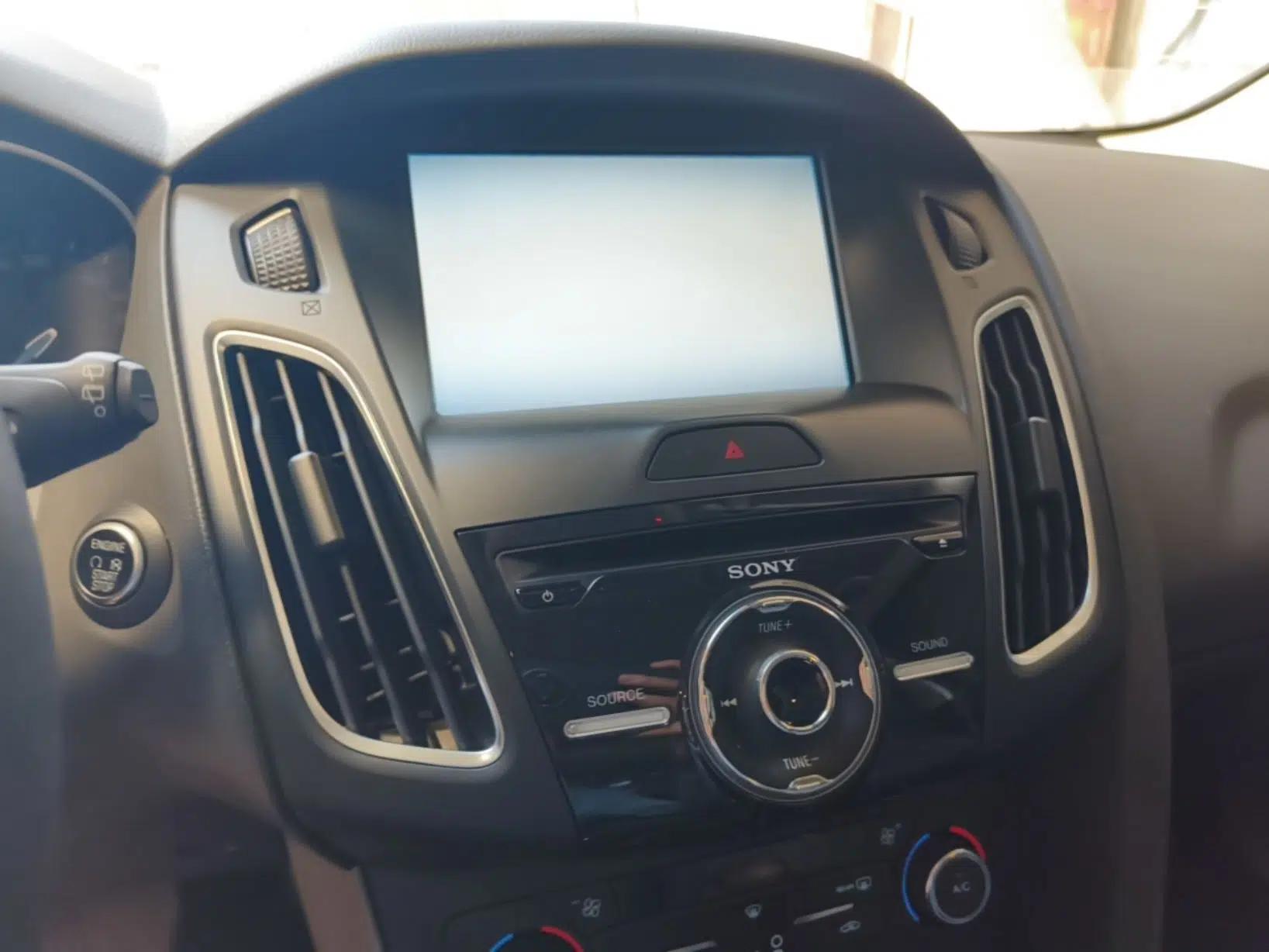 Ford Focus 2015 Hatchback EcoBoost 180 Automatic Sport Model — миниатюра 21
