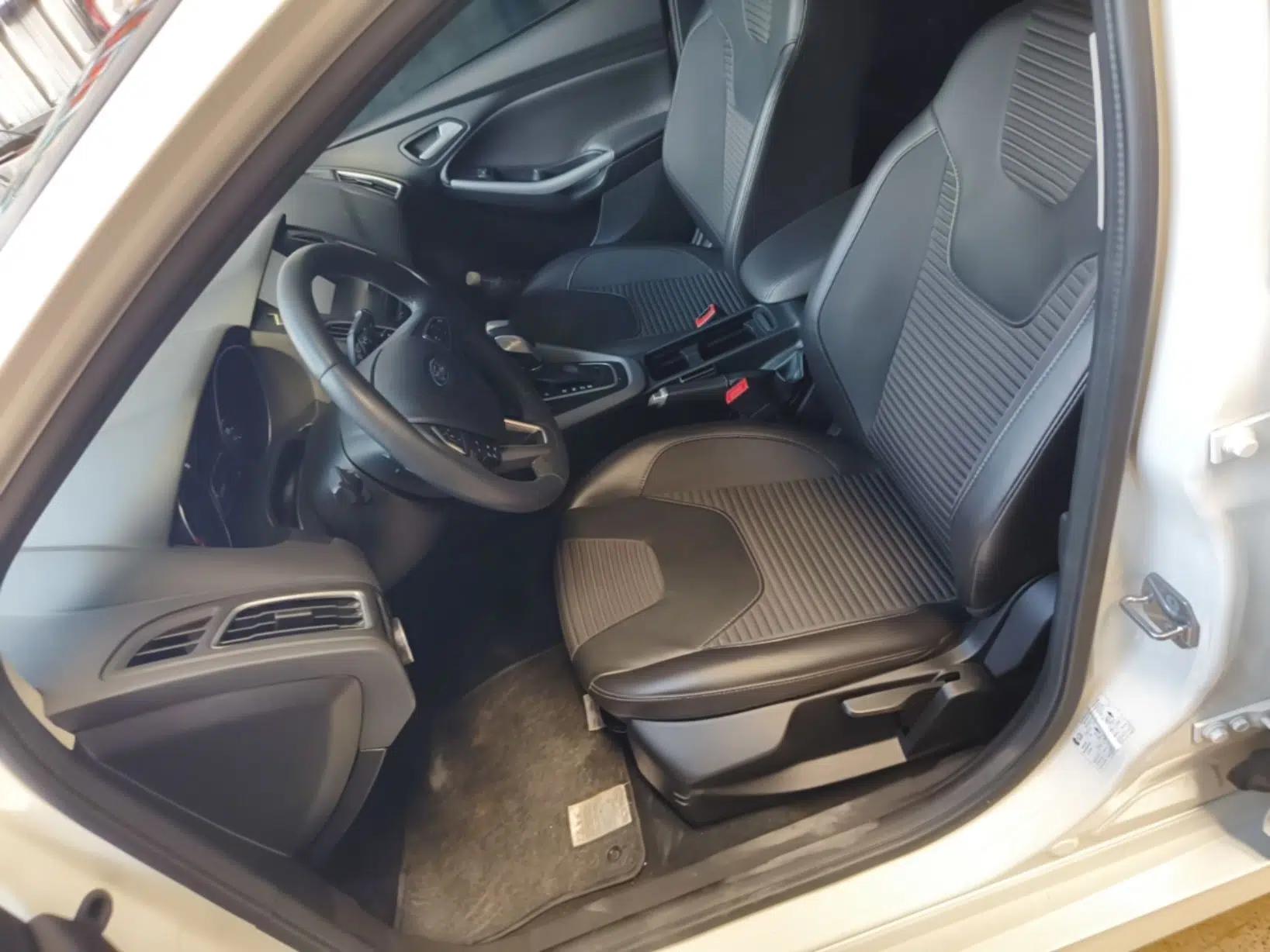 Ford Focus 2015 Hatchback EcoBoost 180 Automatic Sport Model — миниатюра 23