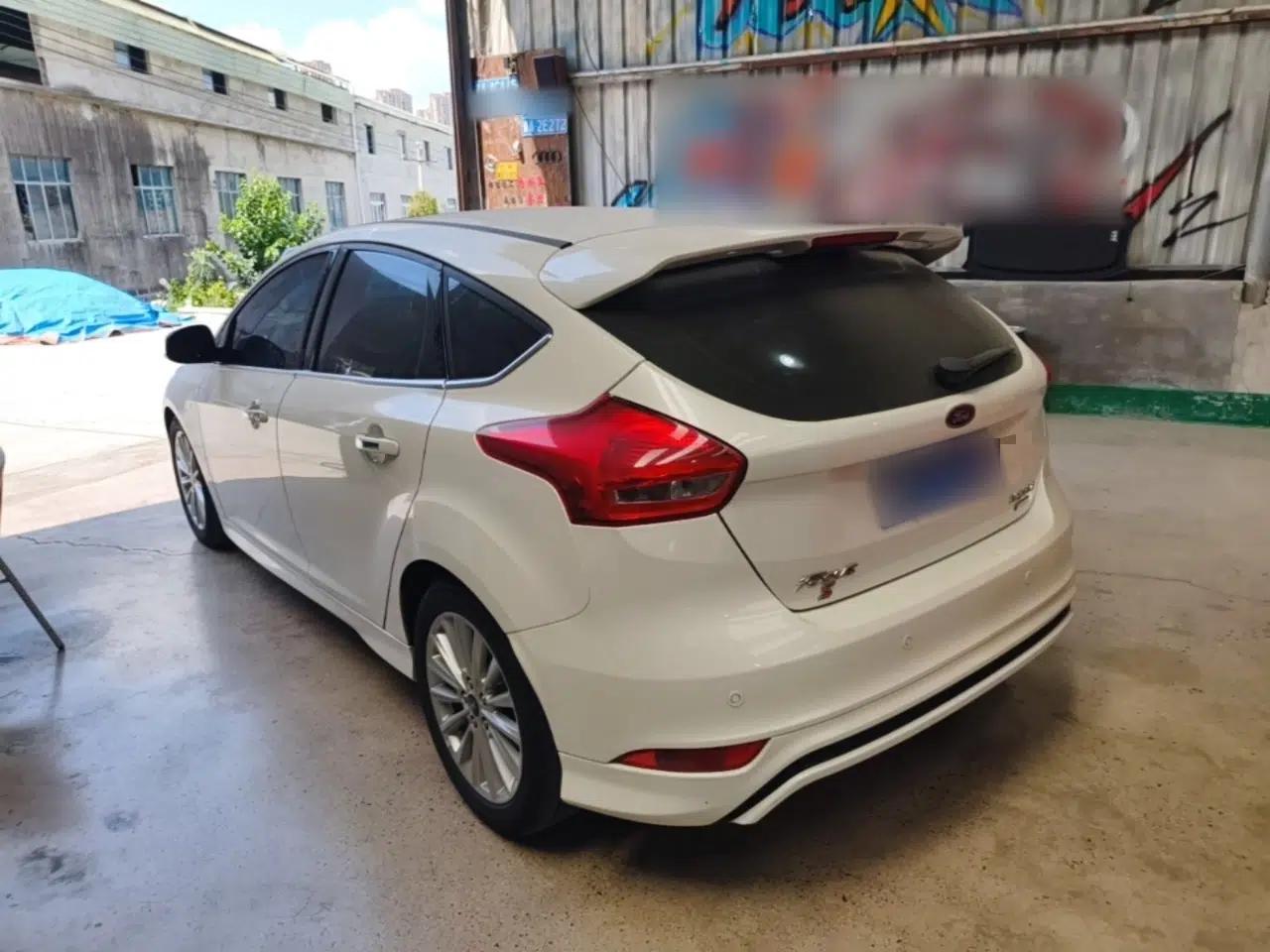 Ford Focus 2015 Hatchback EcoBoost 180 Automatic Sport Model — миниатюра 4