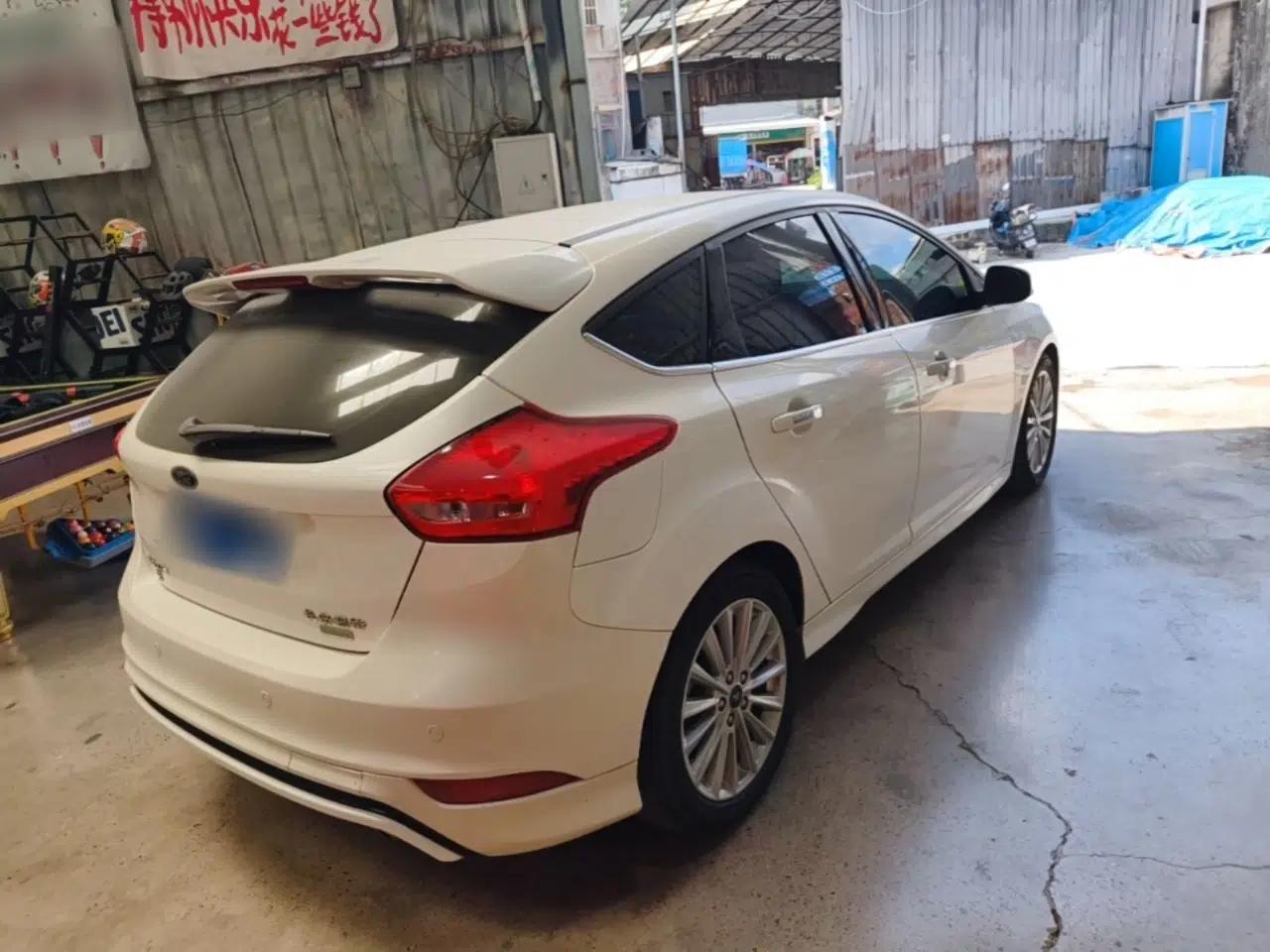 Ford Focus 2015 Hatchback EcoBoost 180 Automatic Sport Model — миниатюра 6