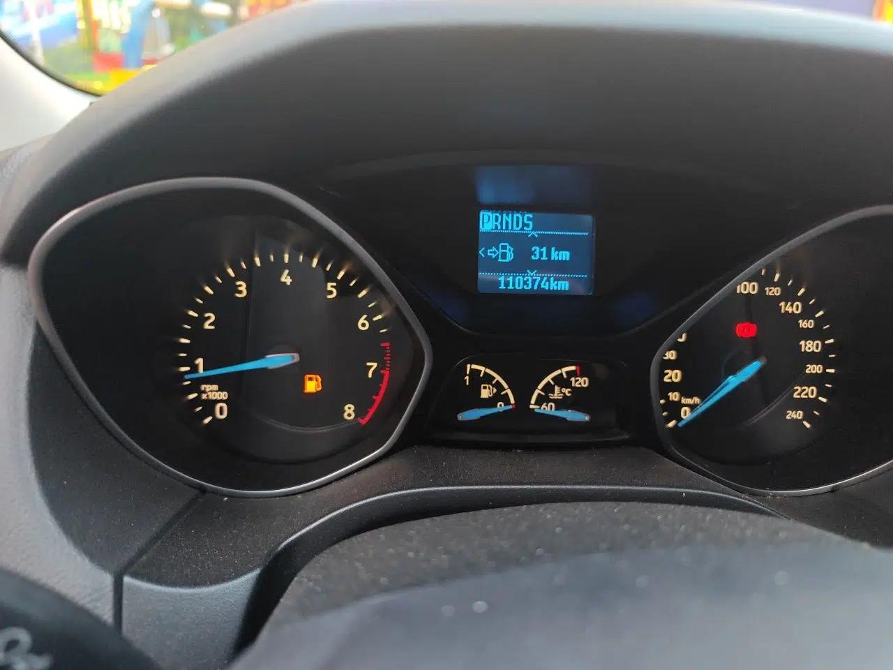 Ford Focus 2017 Sedan 1.6L Automatic Fashion Edition Smart Drive Version — миниатюра 11
