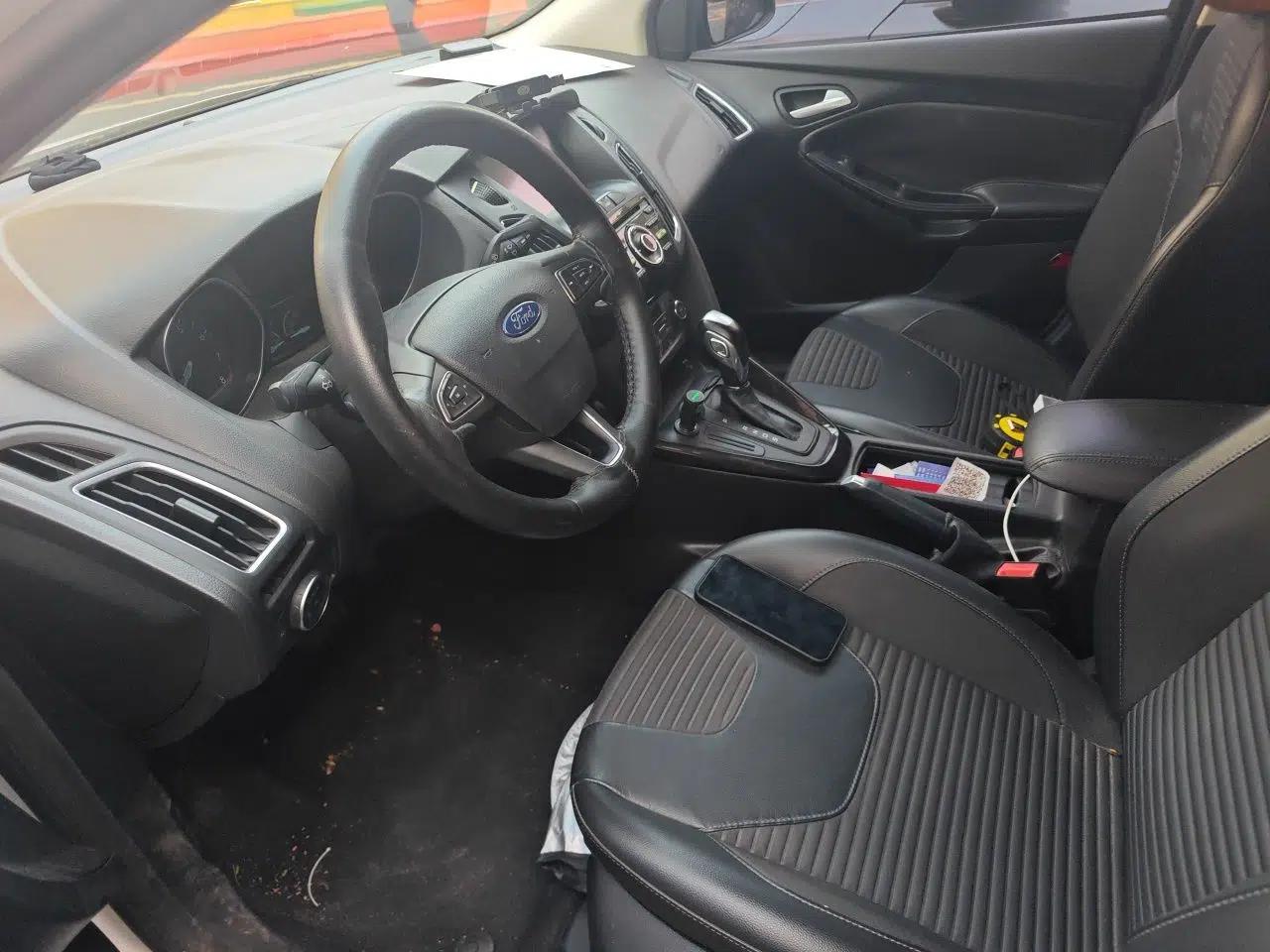 Ford Focus 2017 Sedan 1.6L Automatic Fashion Edition Smart Drive Version — миниатюра 15