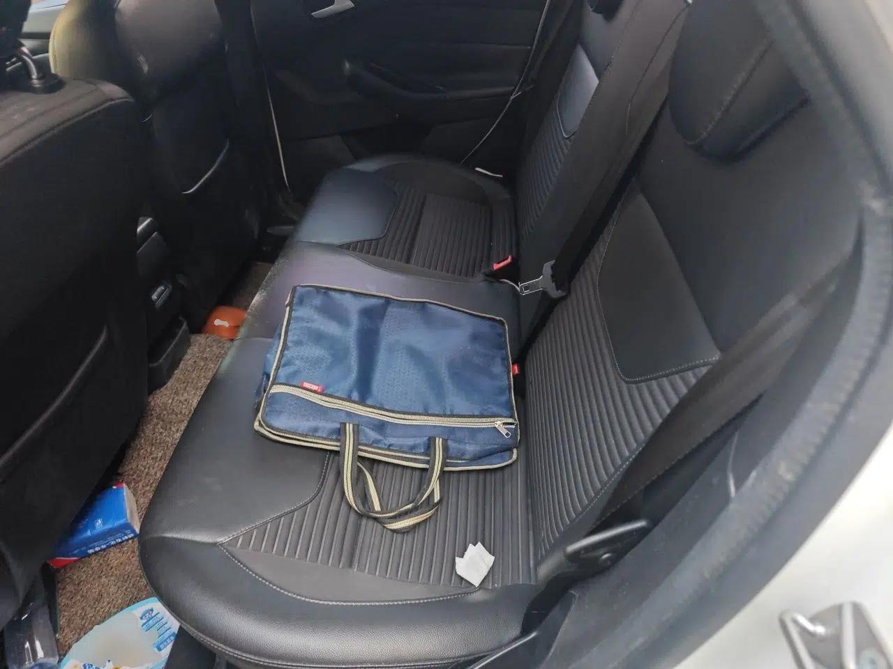 Ford Focus 2017 Sedan 1.6L Automatic Fashion Edition Smart Drive Version — миниатюра 17