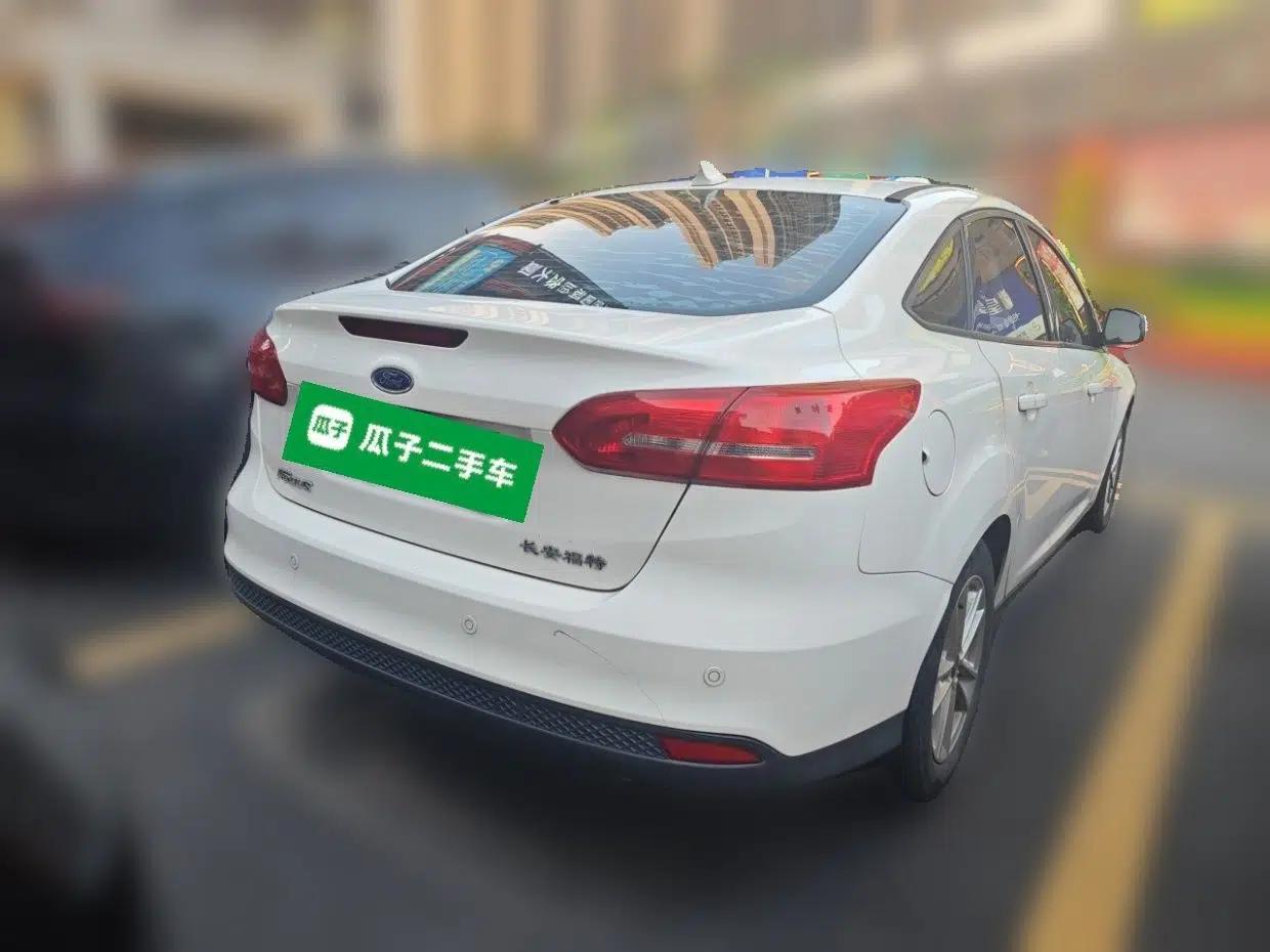 Ford Focus 2017 Sedan 1.6L Automatic Fashion Edition Smart Drive Version — миниатюра 6