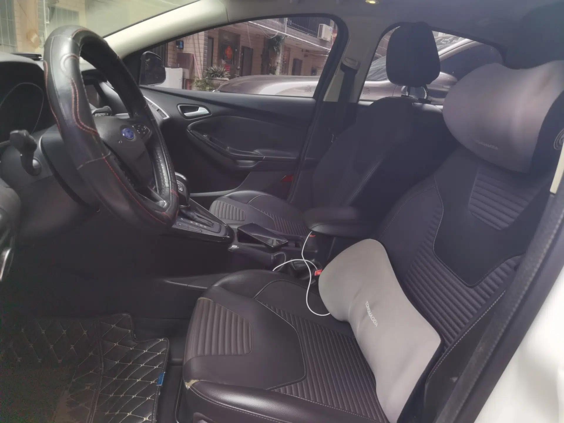 Ford Focus 2017 Hatchback EcoBoost 180 Automatic Elite Model — миниатюра 15