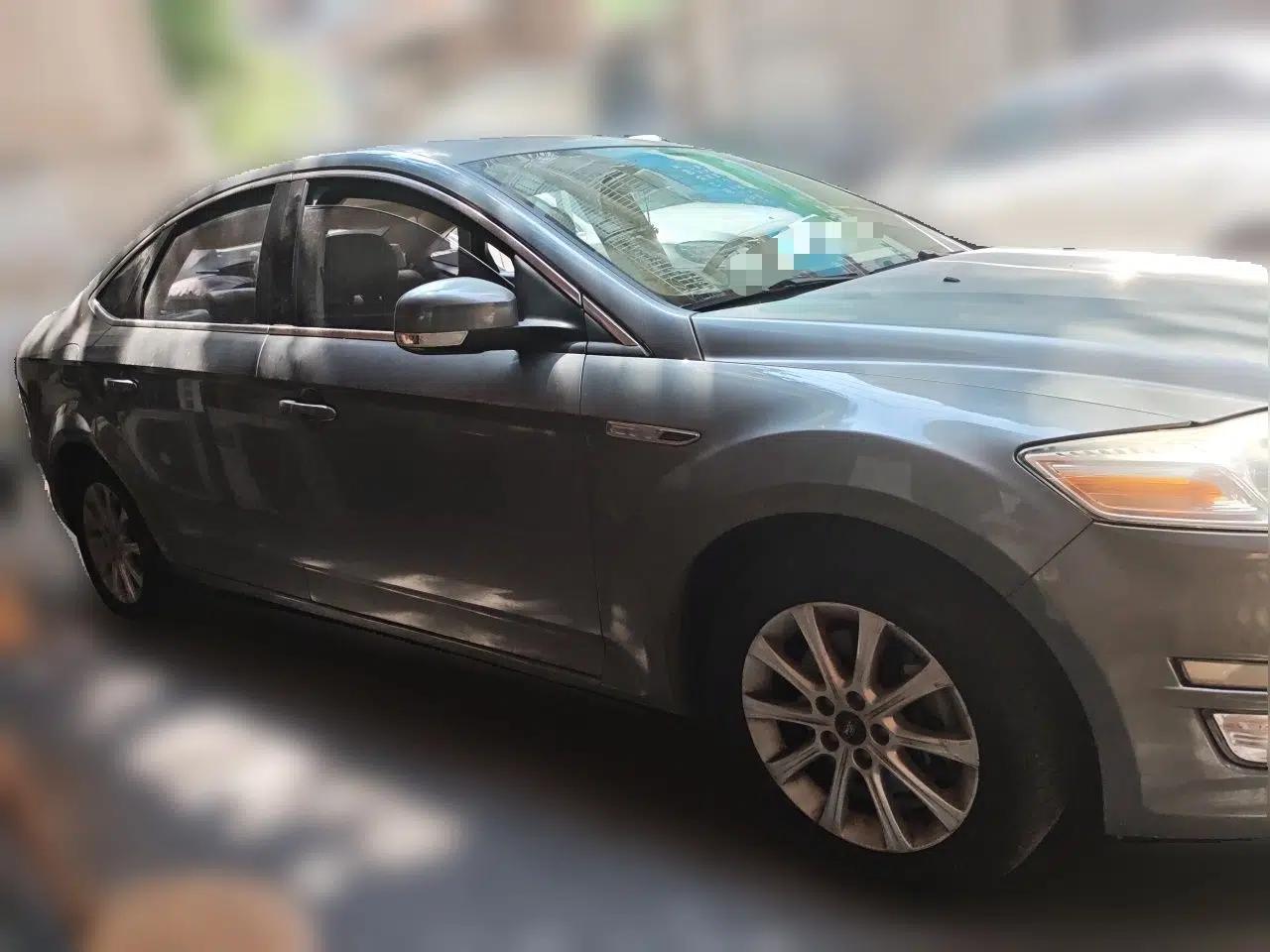 Ford Mondeo 2011 2.3L Fashion Edition — миниатюра 3