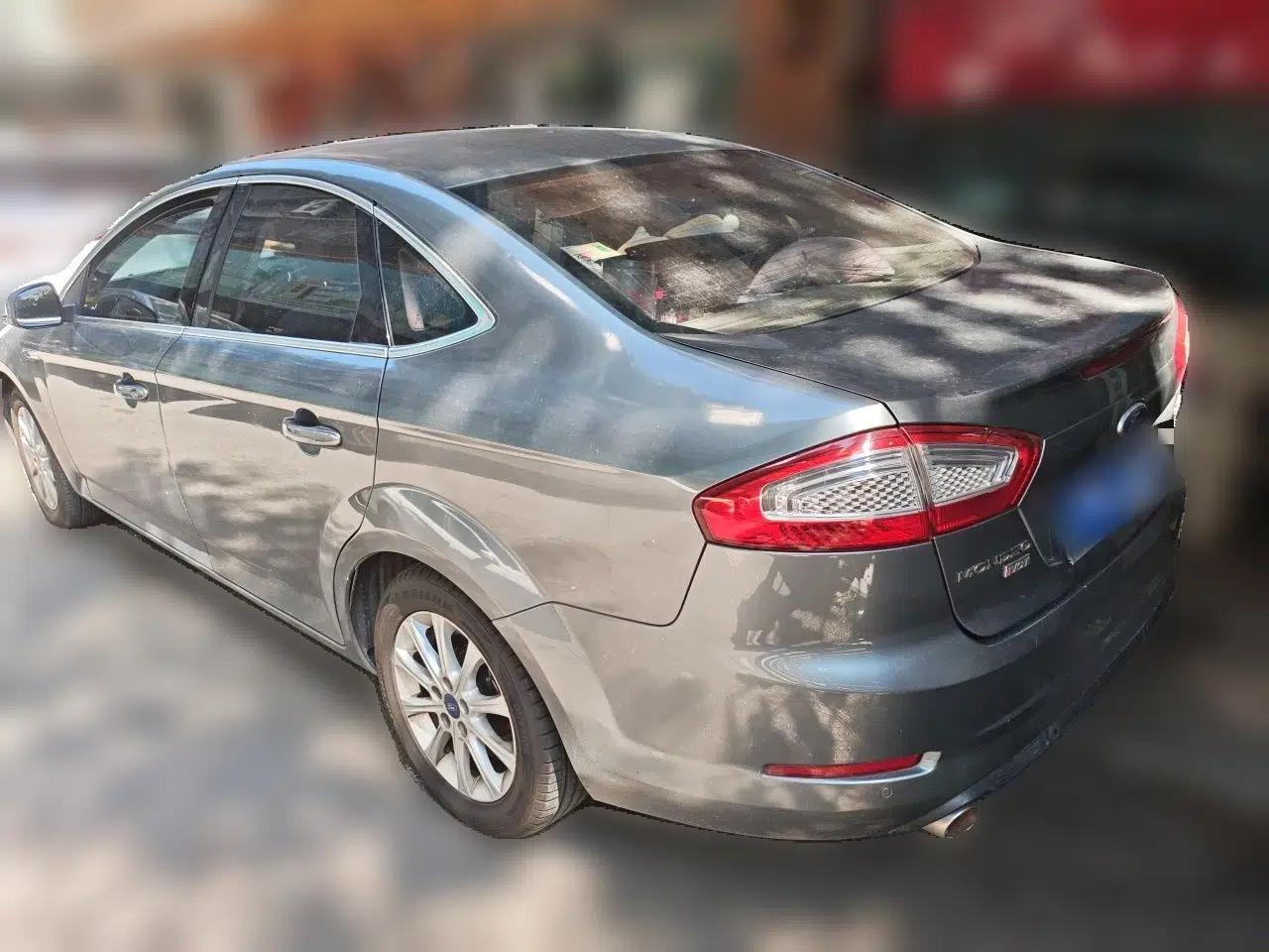Ford Mondeo 2011 2.3L Fashion Edition — миниатюра 4