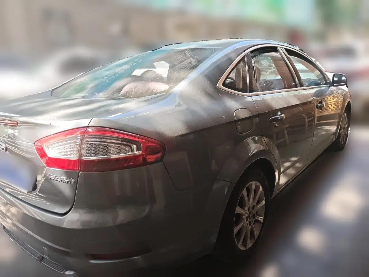Ford Mondeo 2011 2.3L Fashion Edition — миниатюра 6