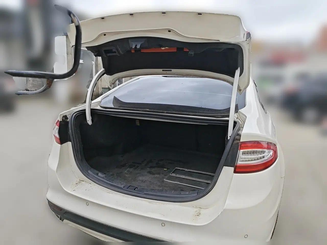 Ford Mondeo 2013 1.5L GTDi180 Fashion Edition — миниатюра 19