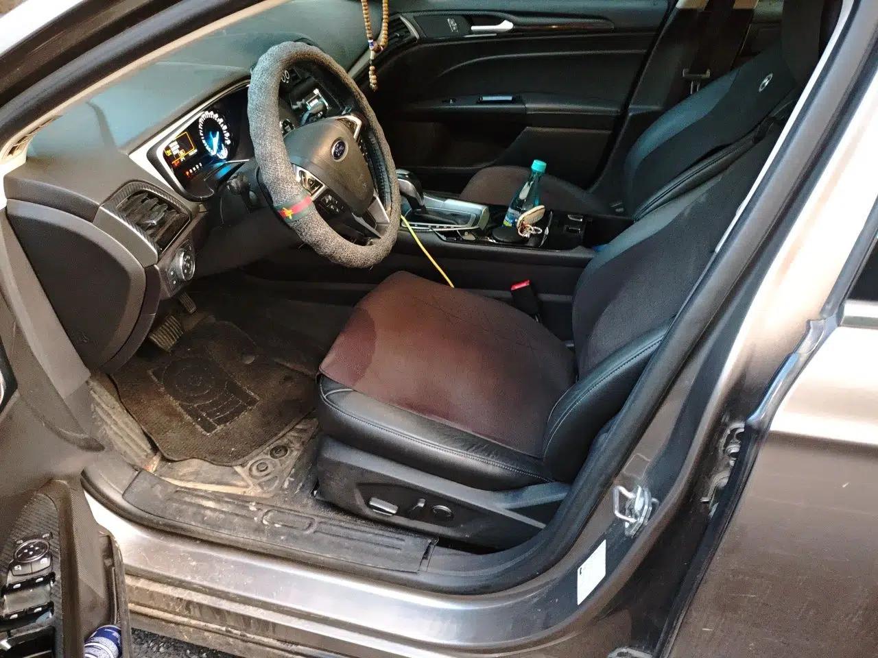Ford Mondeo 2013 2.0L GTDi 200 Fashion Edition — миниатюра 15