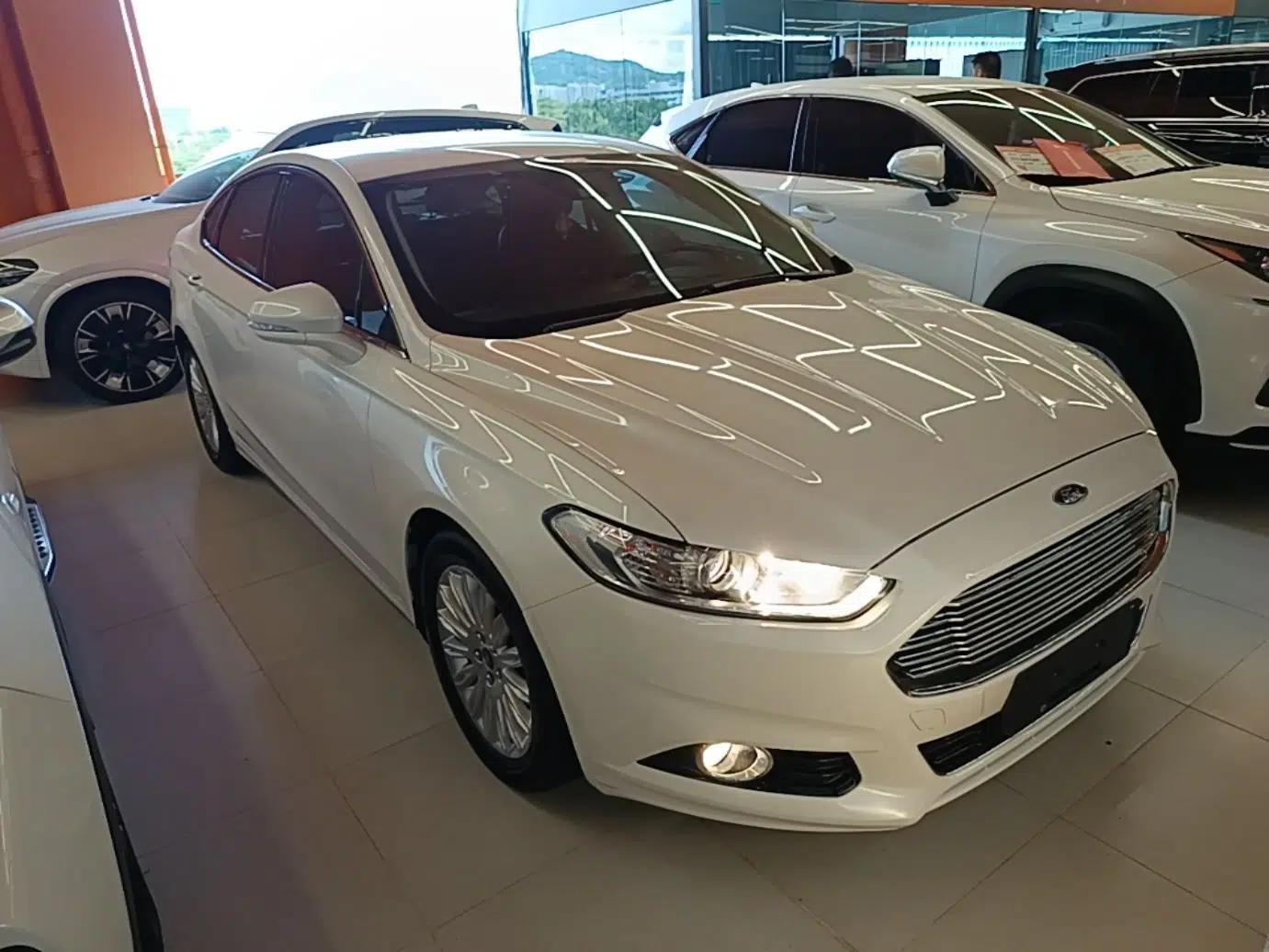 Ford Mondeo 2013 2.0L GTDi 200 Fashion Edition — миниатюра 12