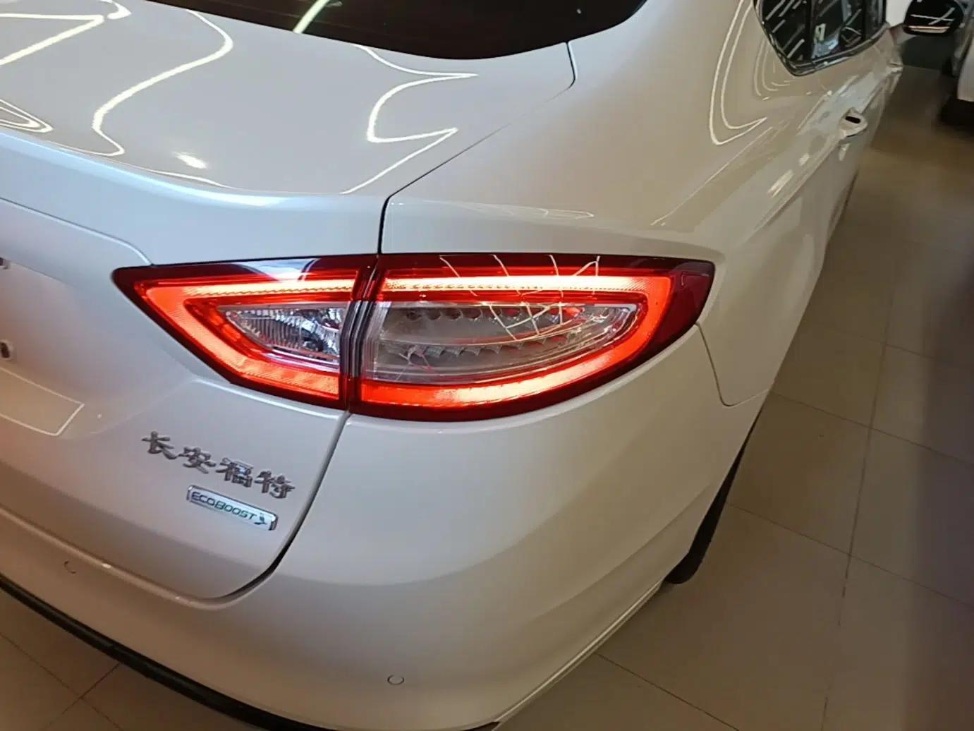 Ford Mondeo 2013 2.0L GTDi 200 Fashion Edition — миниатюра 14