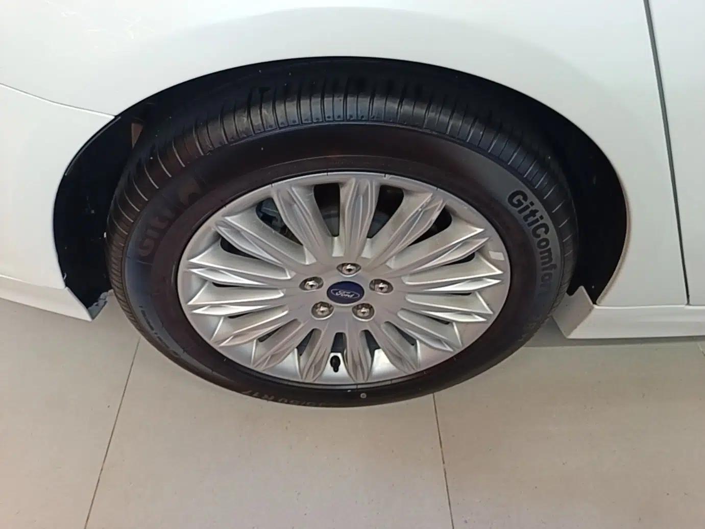 Ford Mondeo 2013 2.0L GTDi 200 Fashion Edition — миниатюра 16