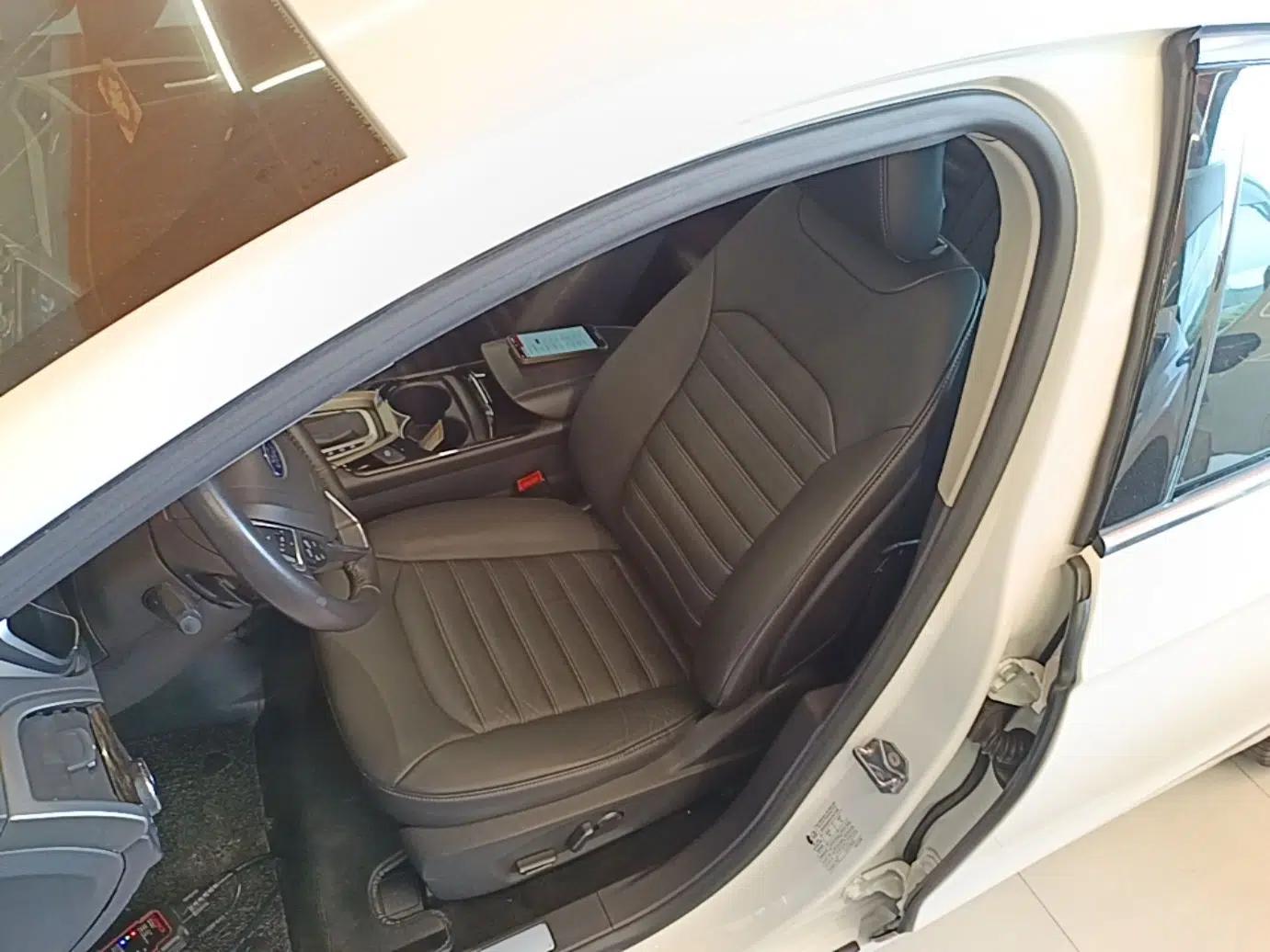 Ford Mondeo 2013 2.0L GTDi 200 Fashion Edition — миниатюра 22