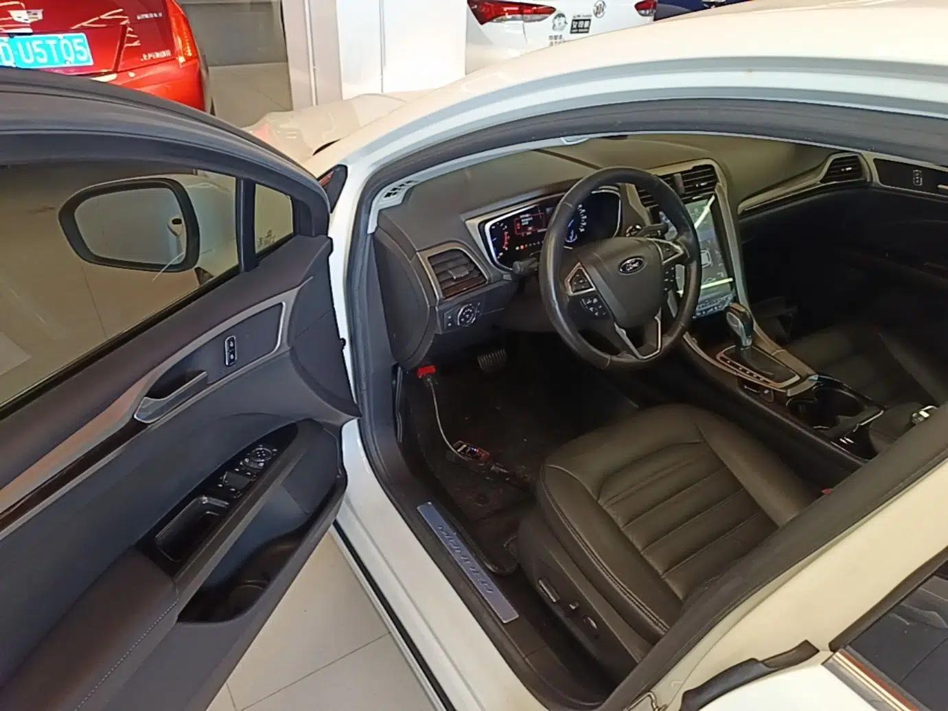 Ford Mondeo 2013 2.0L GTDi 200 Fashion Edition — миниатюра 23