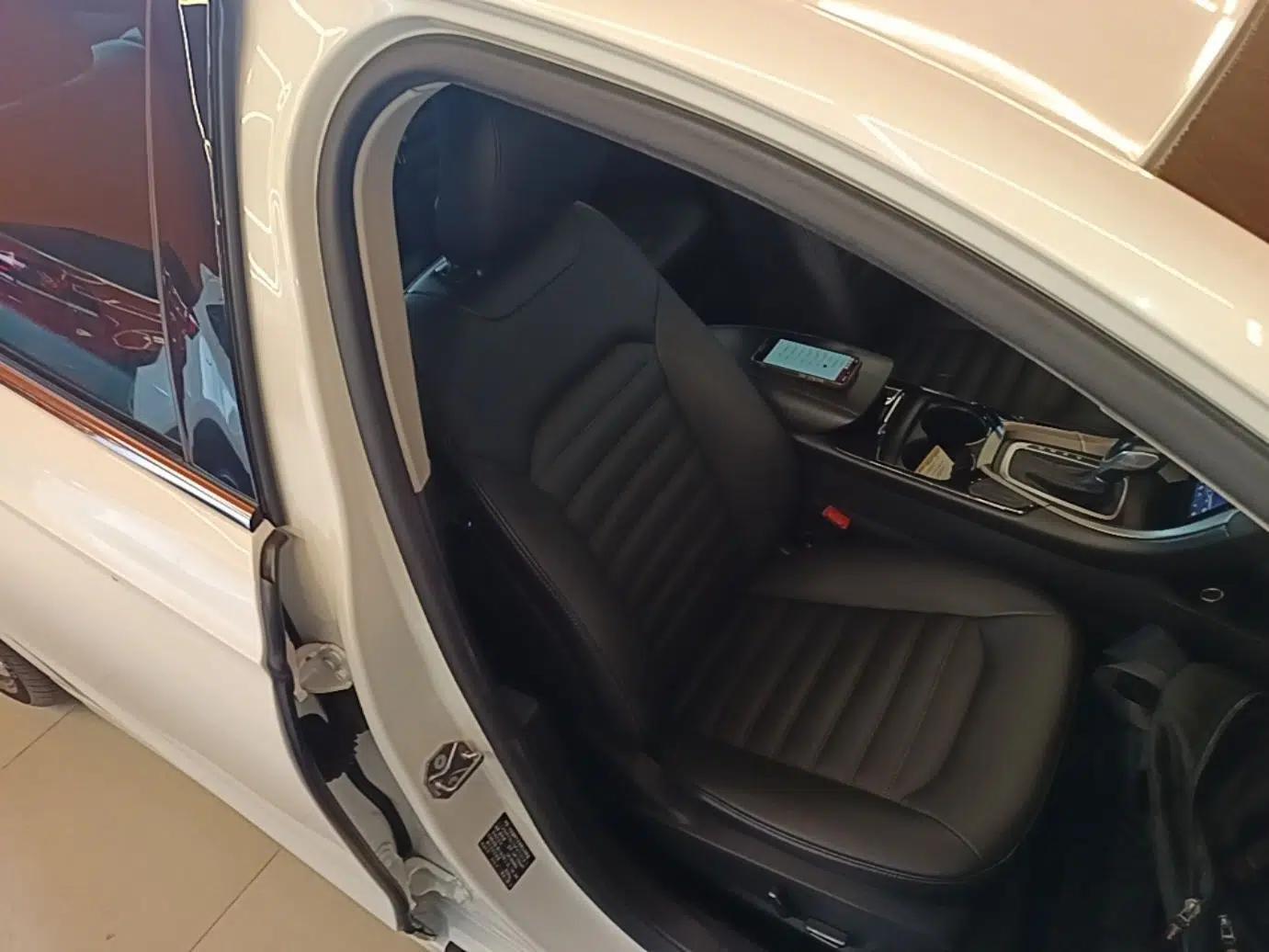 Ford Mondeo 2013 2.0L GTDi 200 Fashion Edition — миниатюра 24