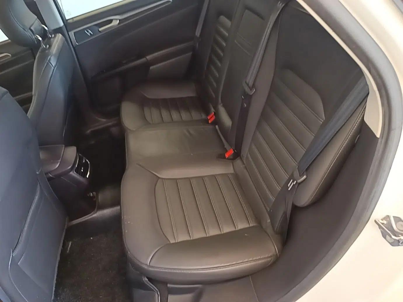 Ford Mondeo 2013 2.0L GTDi 200 Fashion Edition — миниатюра 25