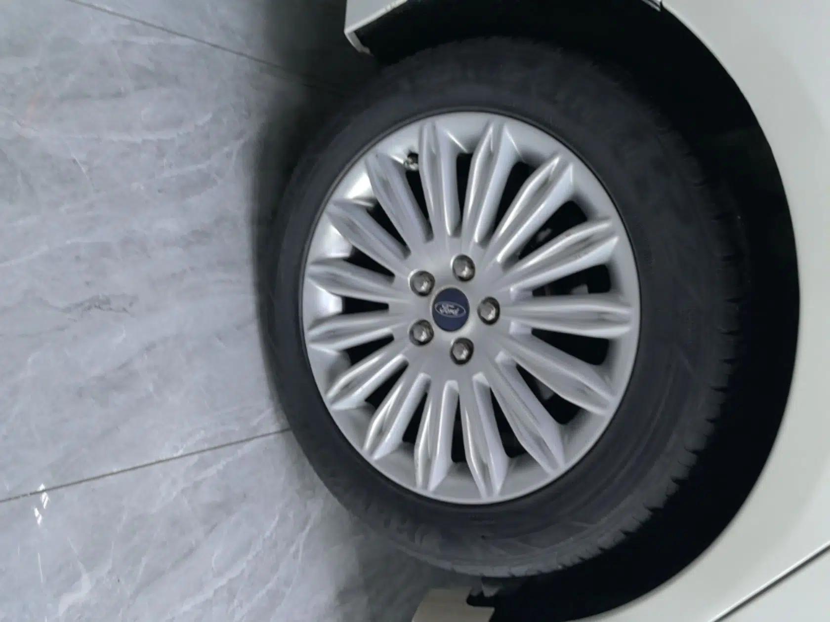 Ford Mondeo 2013 2.0L GTDi 200 Fashion Edition — миниатюра 11