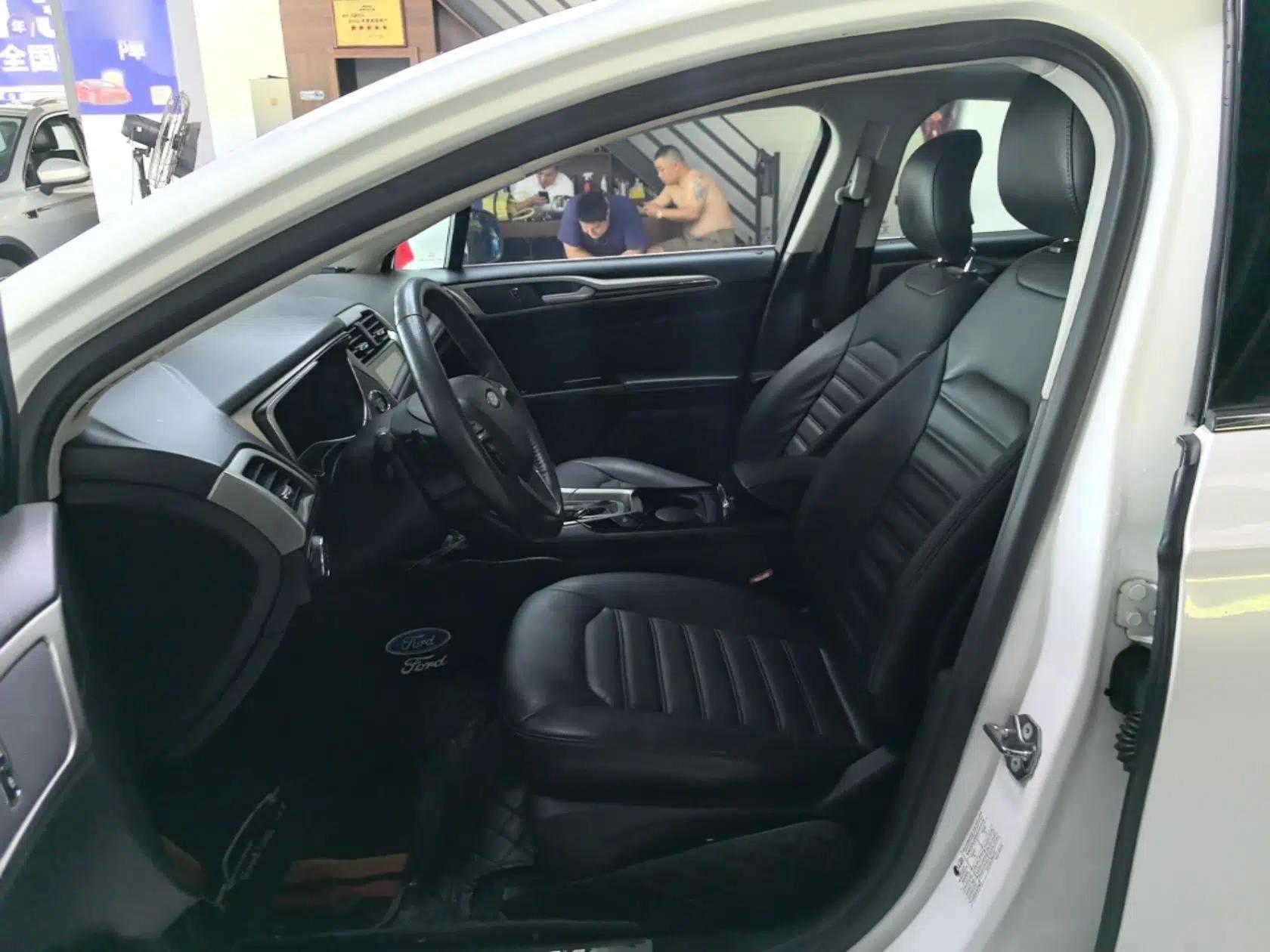 Ford Mondeo 2013 2.0L GTDi 200 Fashion Edition — миниатюра 17