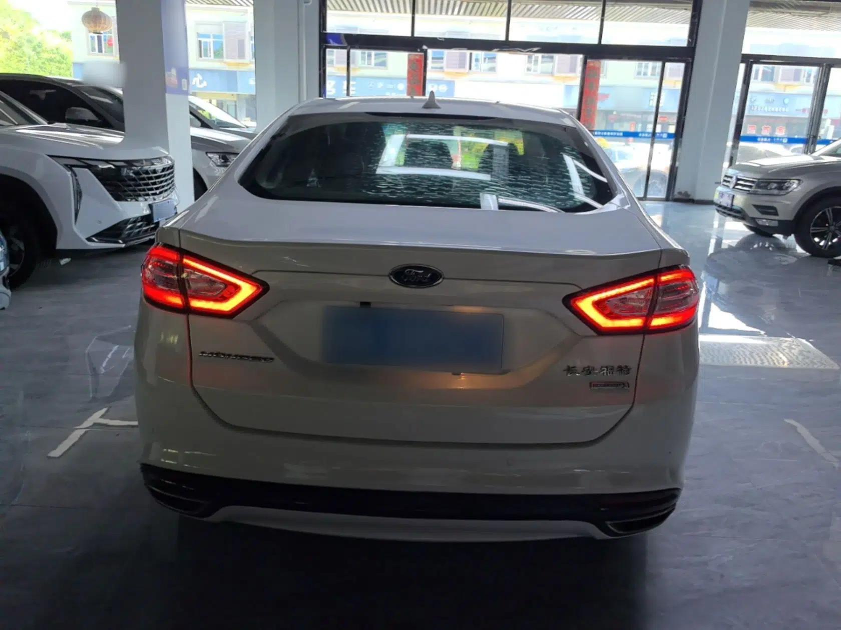 Ford Mondeo 2013 2.0L GTDi 200 Fashion Edition — миниатюра 5