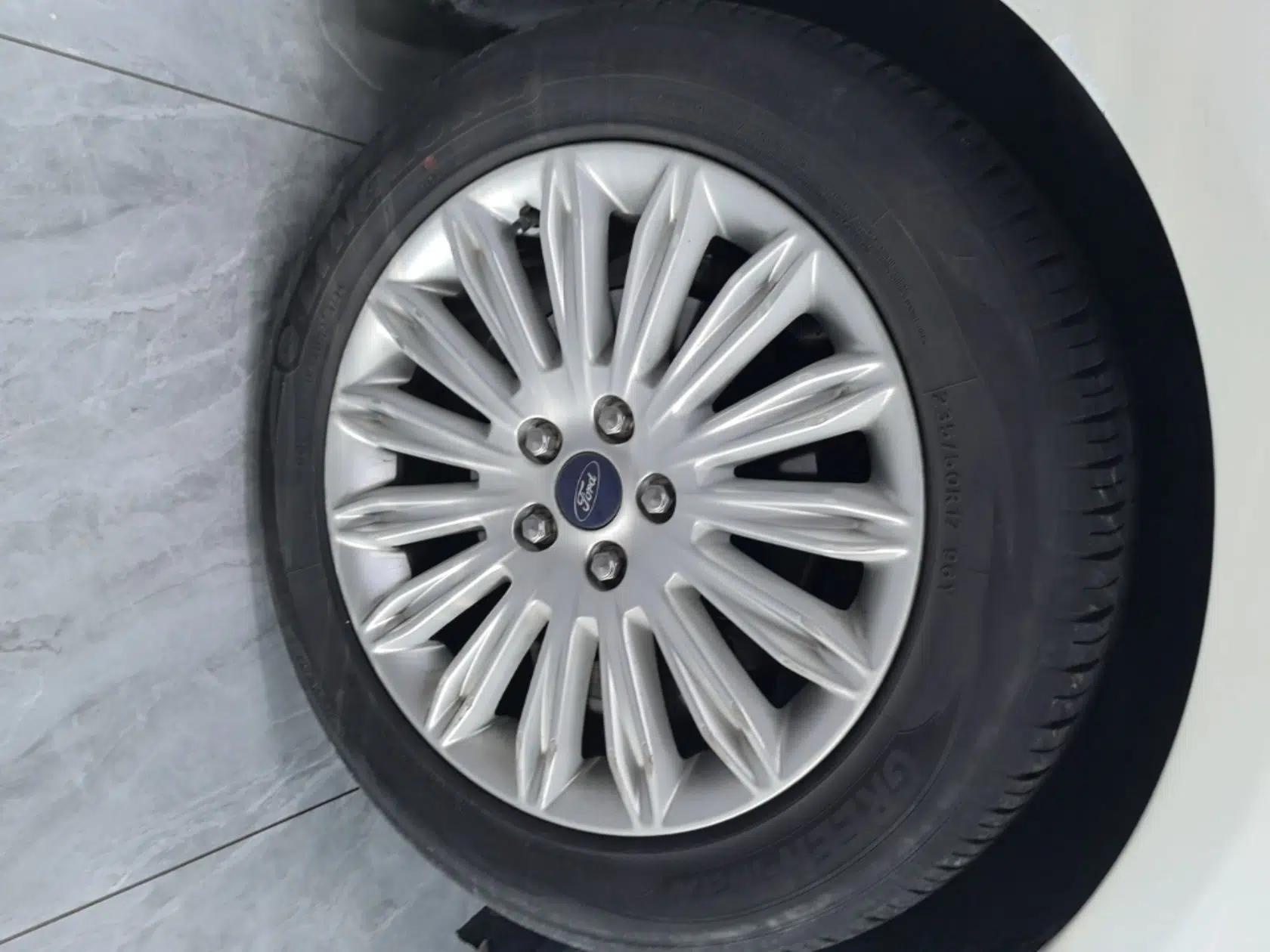 Ford Mondeo 2013 2.0L GTDi 200 Fashion Edition — миниатюра 10