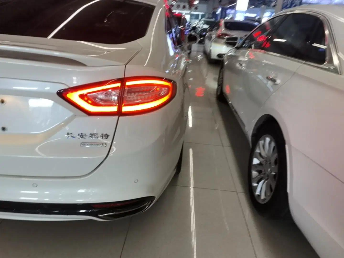 Ford Mondeo 2013 2.0L GTDi240 Luxury Sport Model — миниатюра 9
