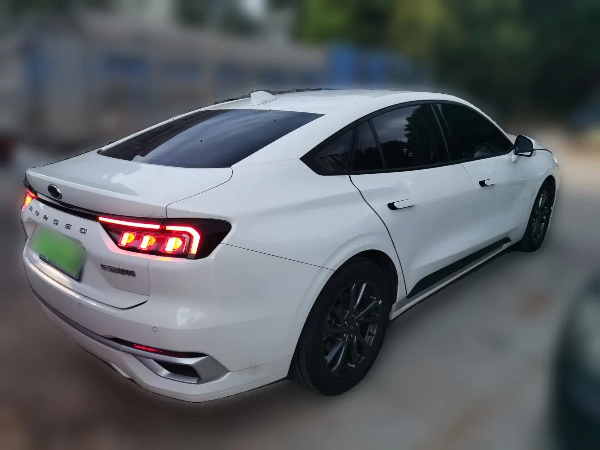Ford Mondeo 2025 2.0T EcoBoost Luxury Version — миниатюра 6