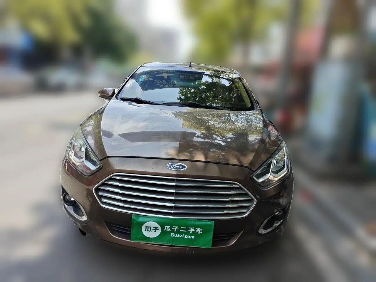 Ford Escort 2015 1.5L Automatic Fashion Model — миниатюра 2