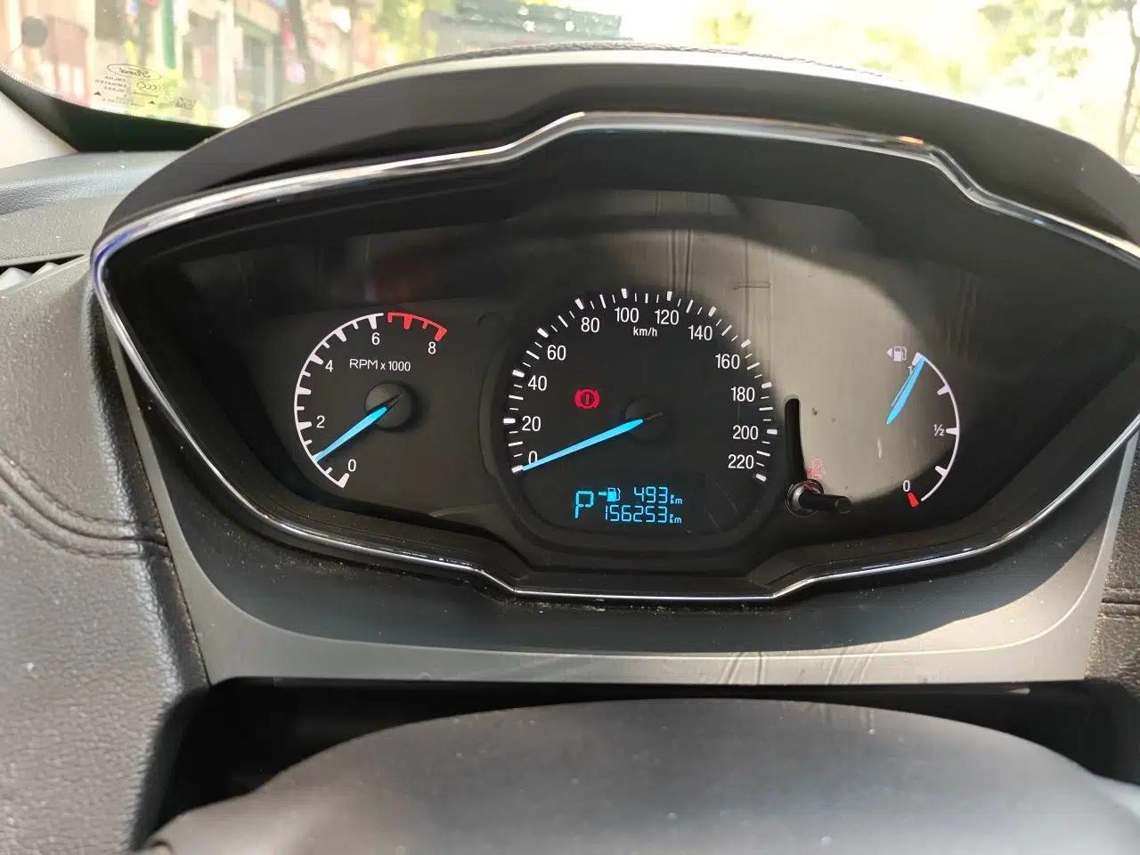 Ford Escort 2015 1.5L Automatic Fashion Model — миниатюра 11