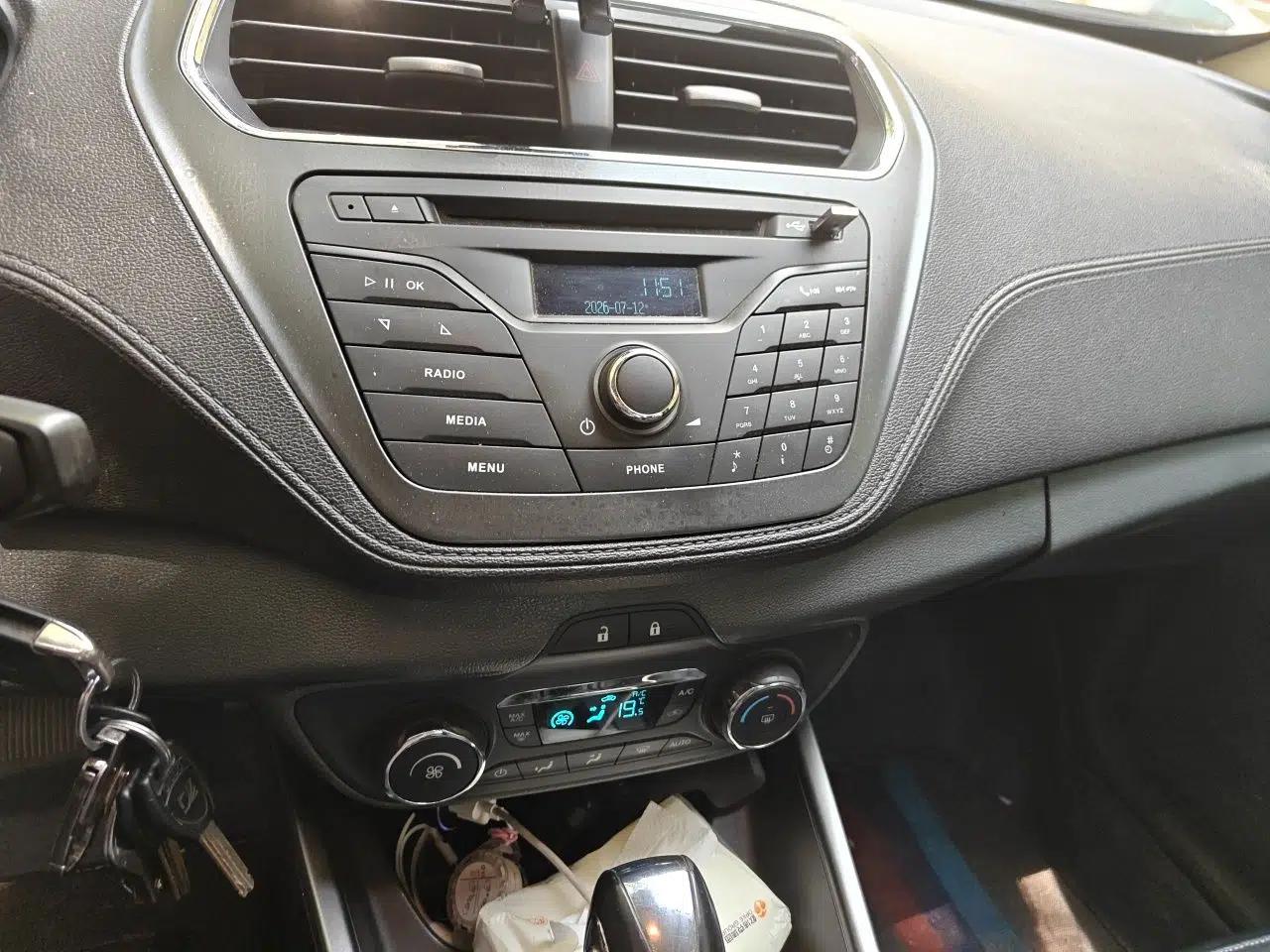 Ford Escort 2015 1.5L Automatic Fashion Model — миниатюра 13