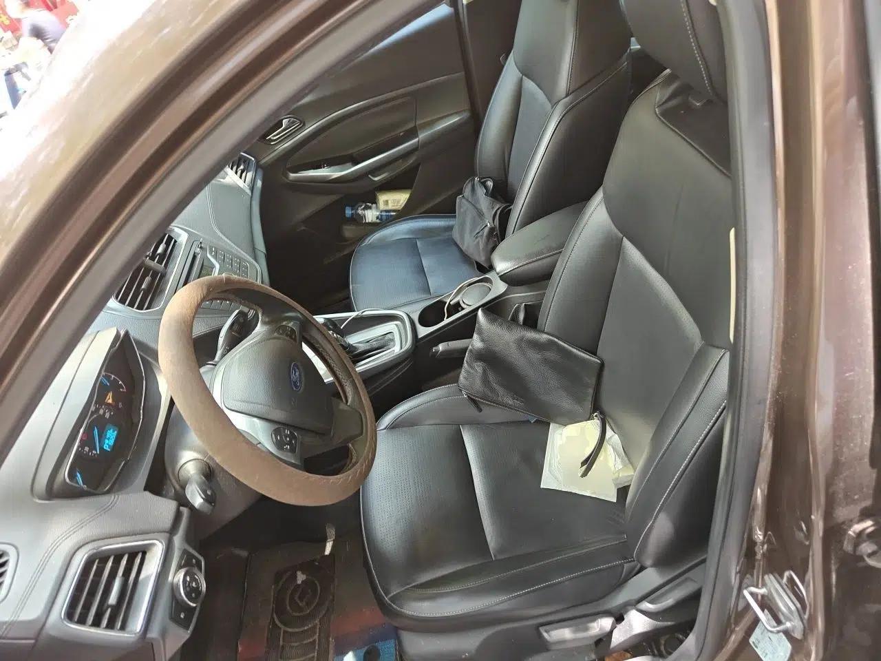 Ford Escort 2015 1.5L Automatic Fashion Model — миниатюра 15