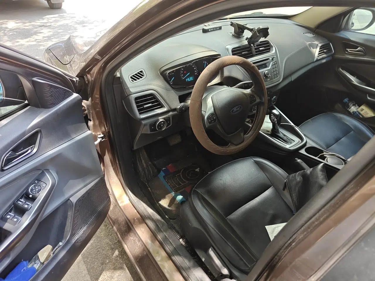 Ford Escort 2015 1.5L Automatic Fashion Model — миниатюра 16