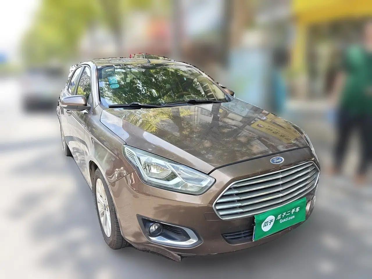 Ford Escort 2015 1.5L Automatic Fashion Model — миниатюра 3