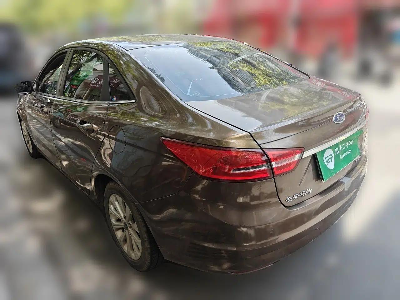 Ford Escort 2015 1.5L Automatic Fashion Model — миниатюра 4