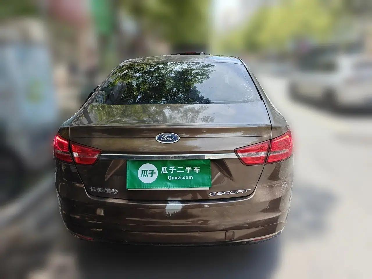 Ford Escort 2015 1.5L Automatic Fashion Model — миниатюра 5