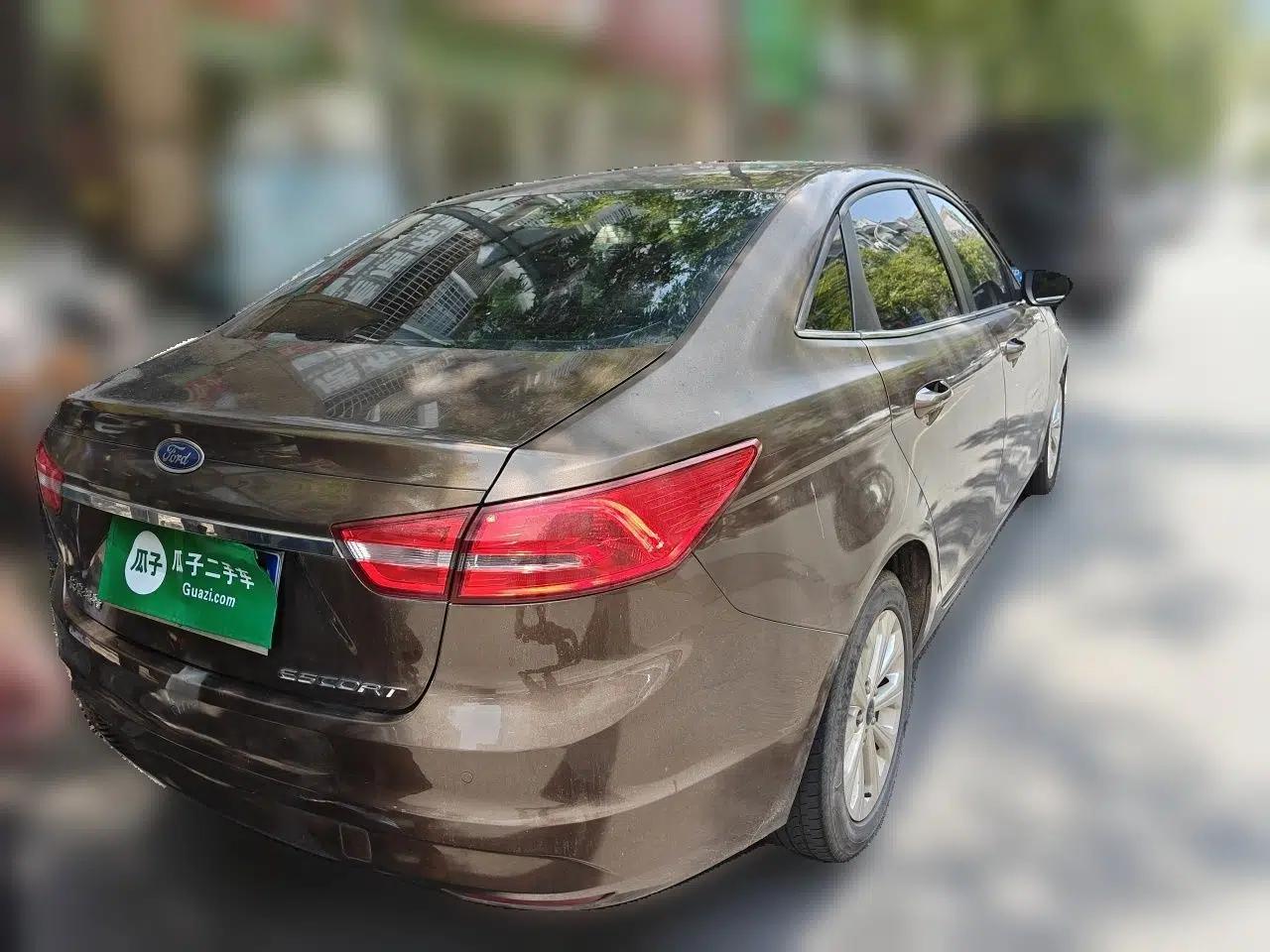 Ford Escort 2015 1.5L Automatic Fashion Model — миниатюра 6