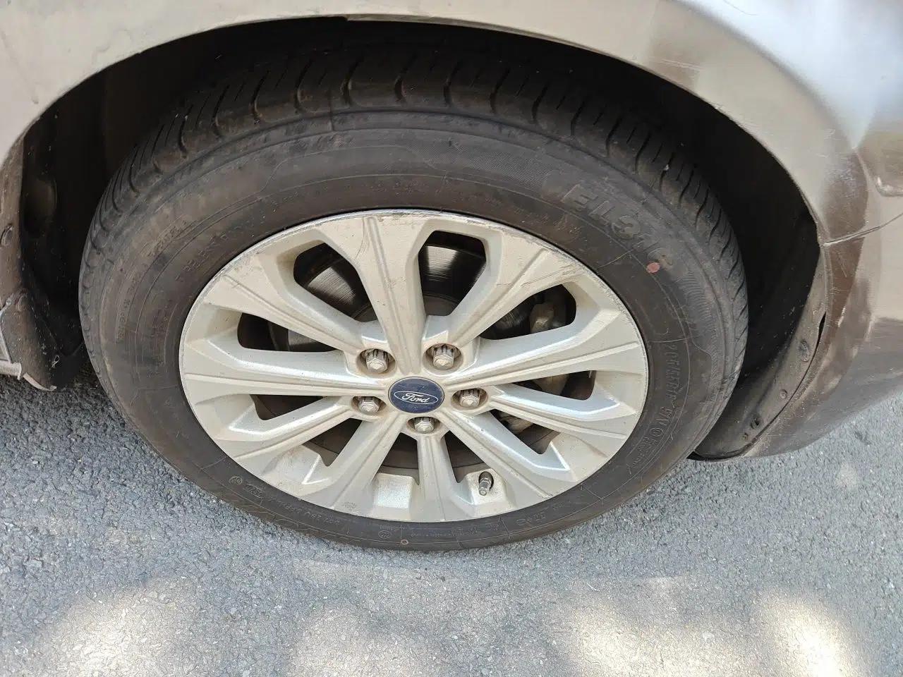 Ford Escort 2015 1.5L Automatic Fashion Model — миниатюра 8