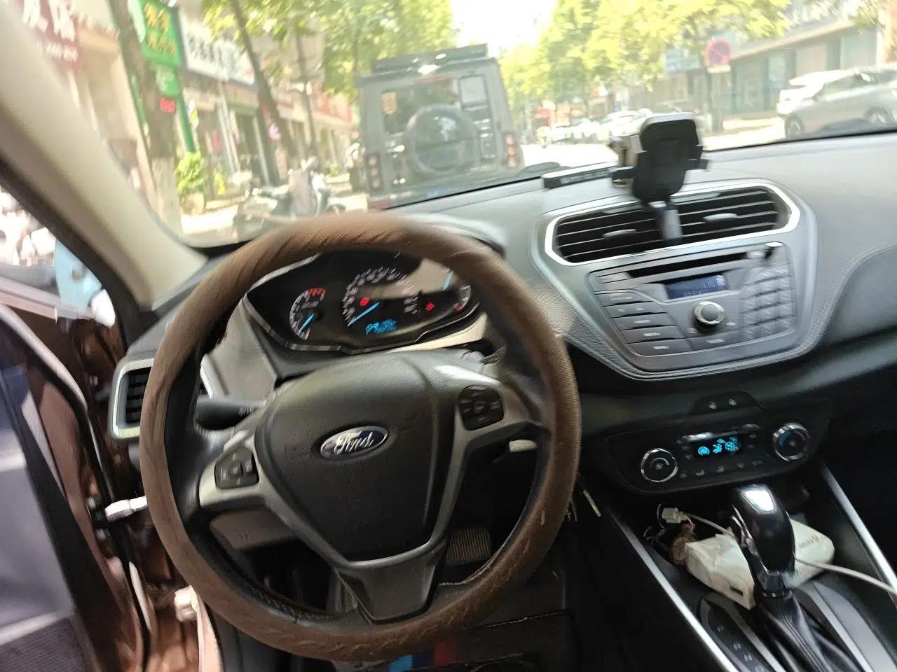 Ford Escort 2015 1.5L Automatic Fashion Model — миниатюра 10