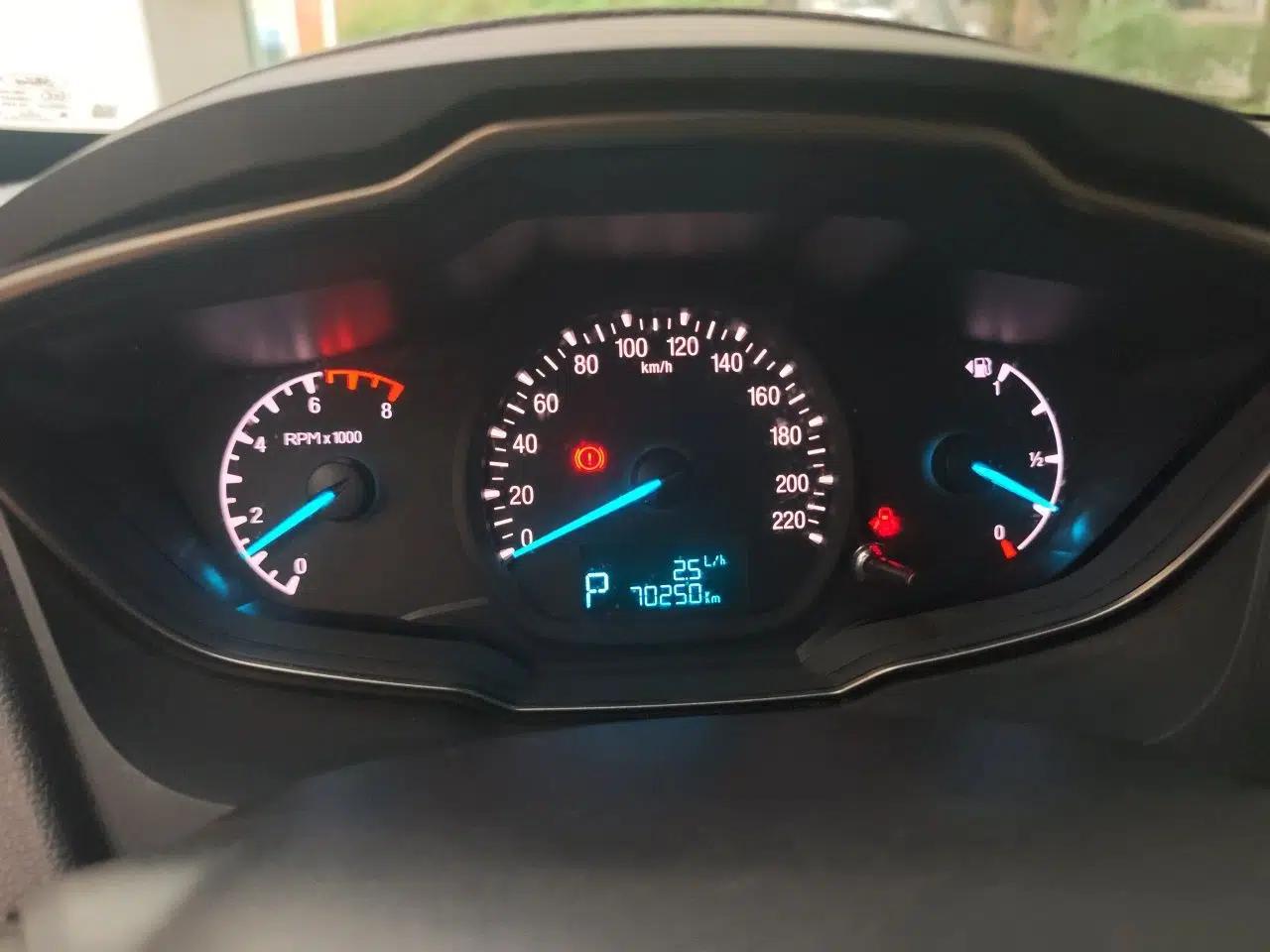 Ford Escort 2015 1.5L Automatic Comfort Edition — миниатюра 11