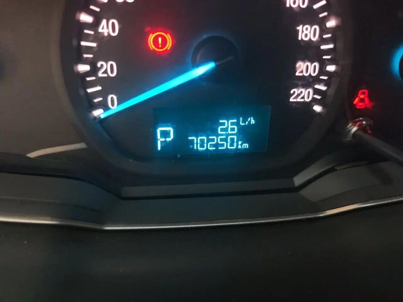 Ford Escort 2015 1.5L Automatic Comfort Edition — миниатюра 12