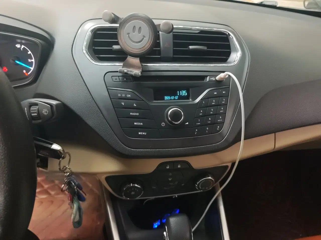 Ford Escort 2015 1.5L Automatic Comfort Edition — миниатюра 13
