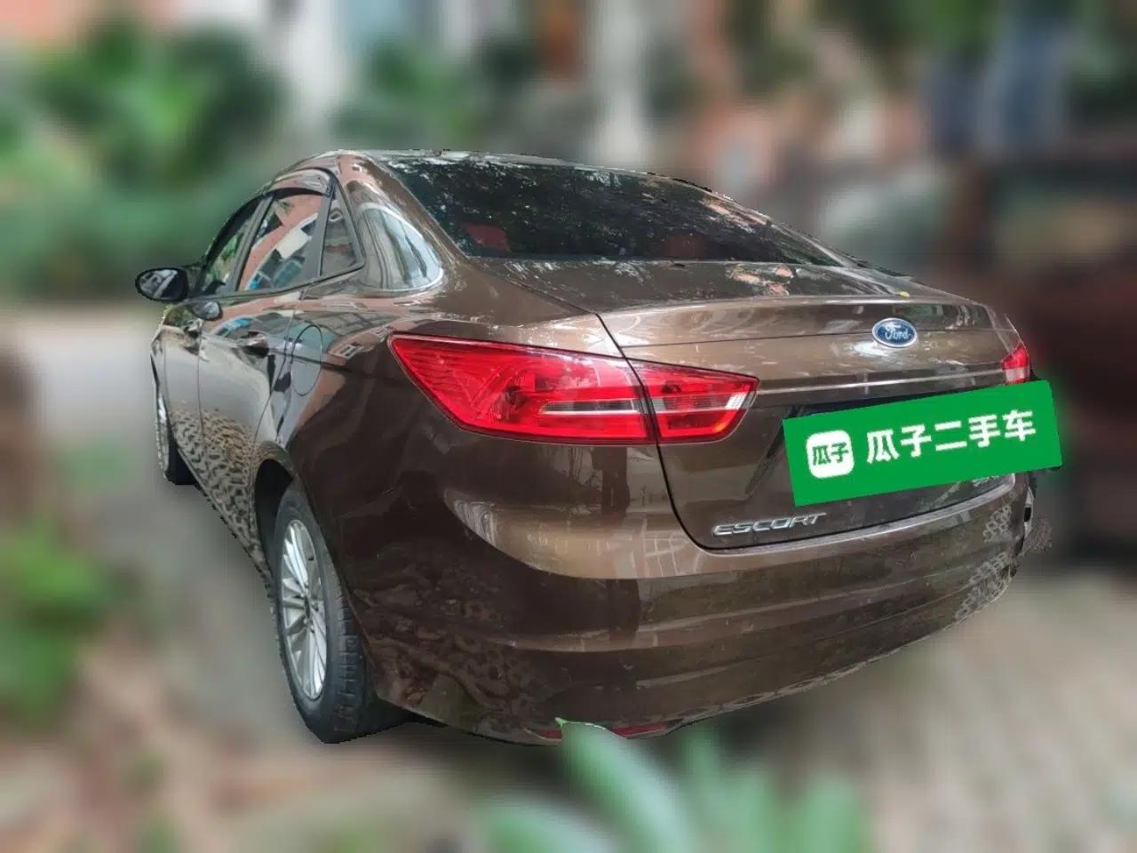 Ford Escort 2015 1.5L Automatic Comfort Edition — миниатюра 4