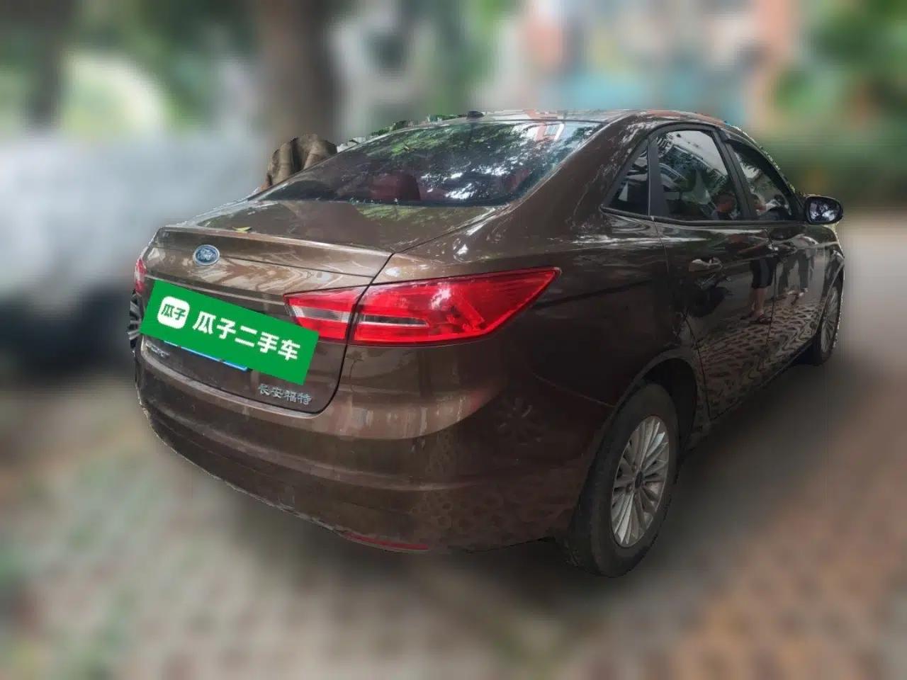 Ford Escort 2015 1.5L Automatic Comfort Edition — миниатюра 6