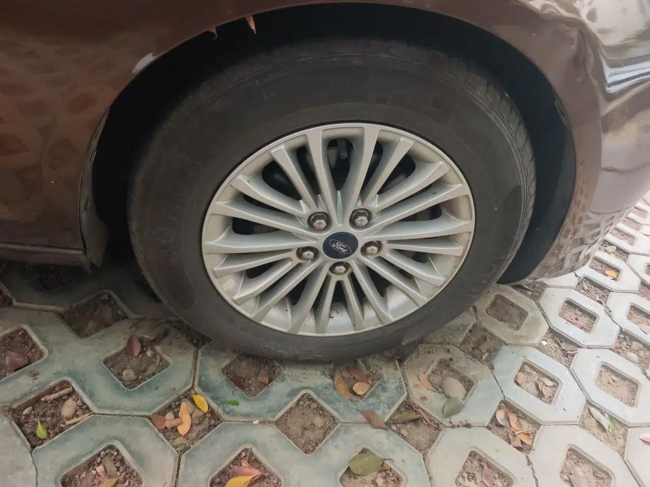Ford Escort 2015 1.5L Automatic Comfort Edition — миниатюра 8