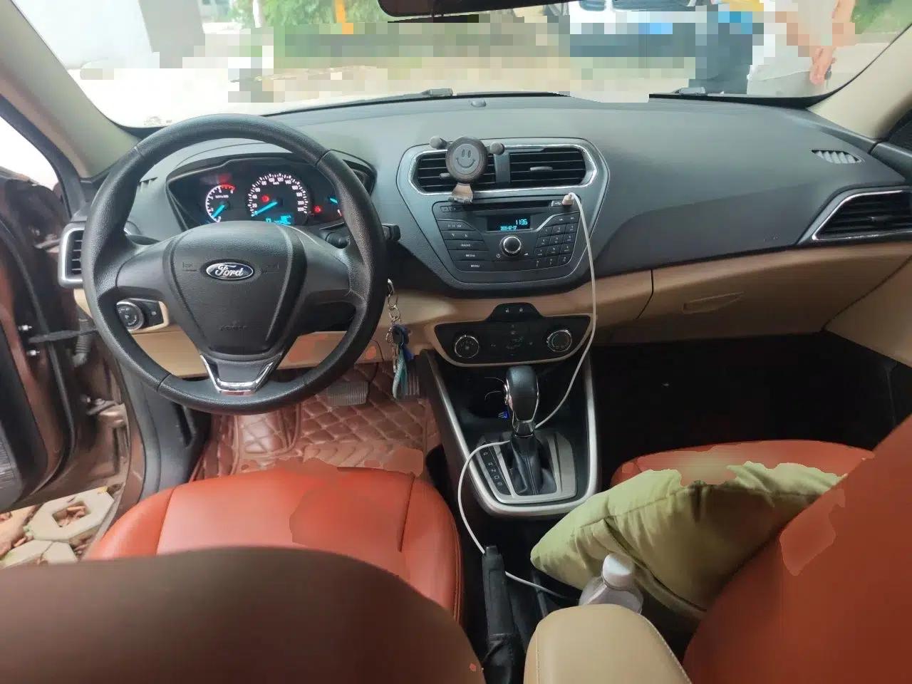 Ford Escort 2015 1.5L Automatic Comfort Edition — миниатюра 9