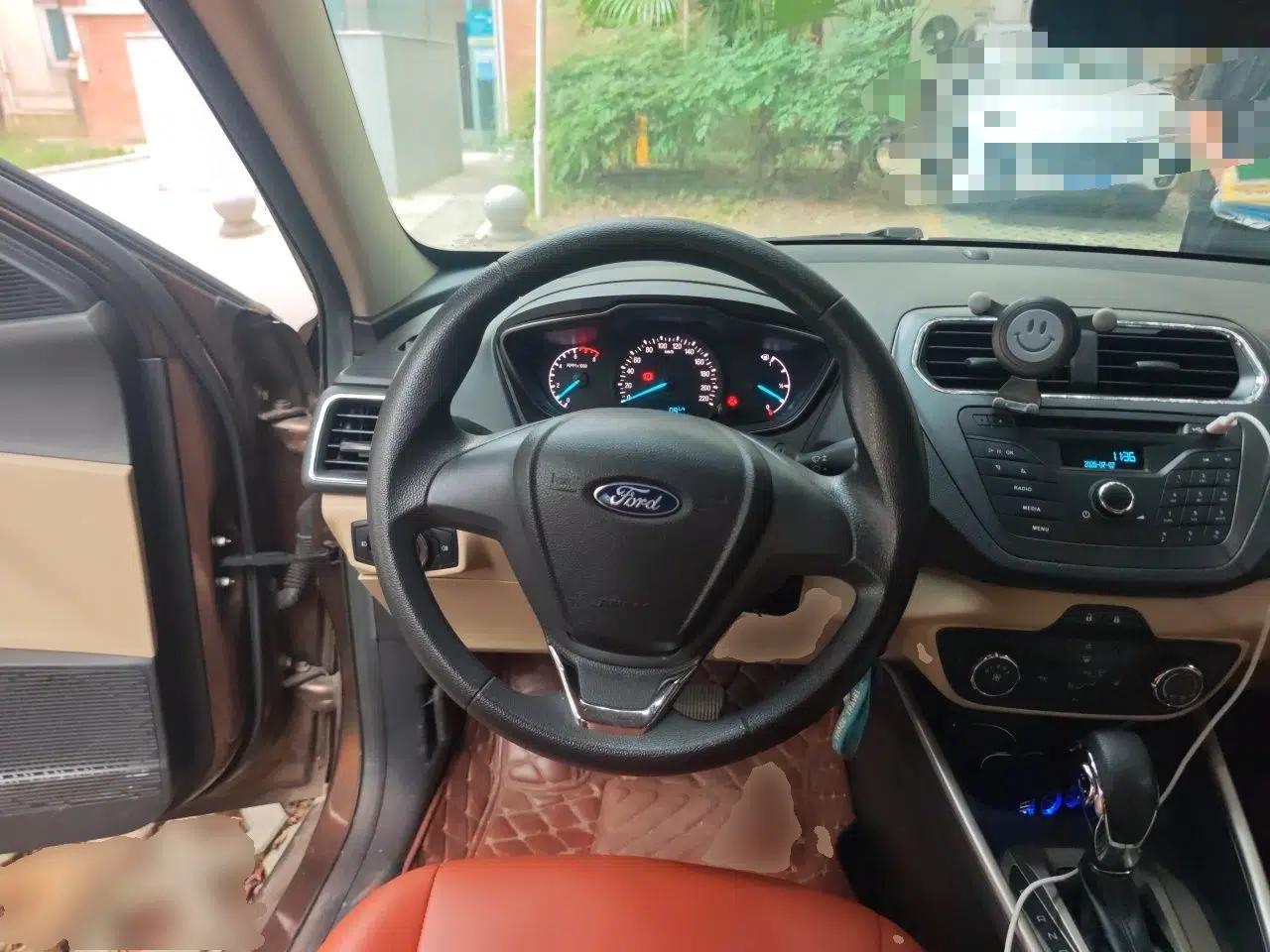 Ford Escort 2015 1.5L Automatic Comfort Edition — миниатюра 10